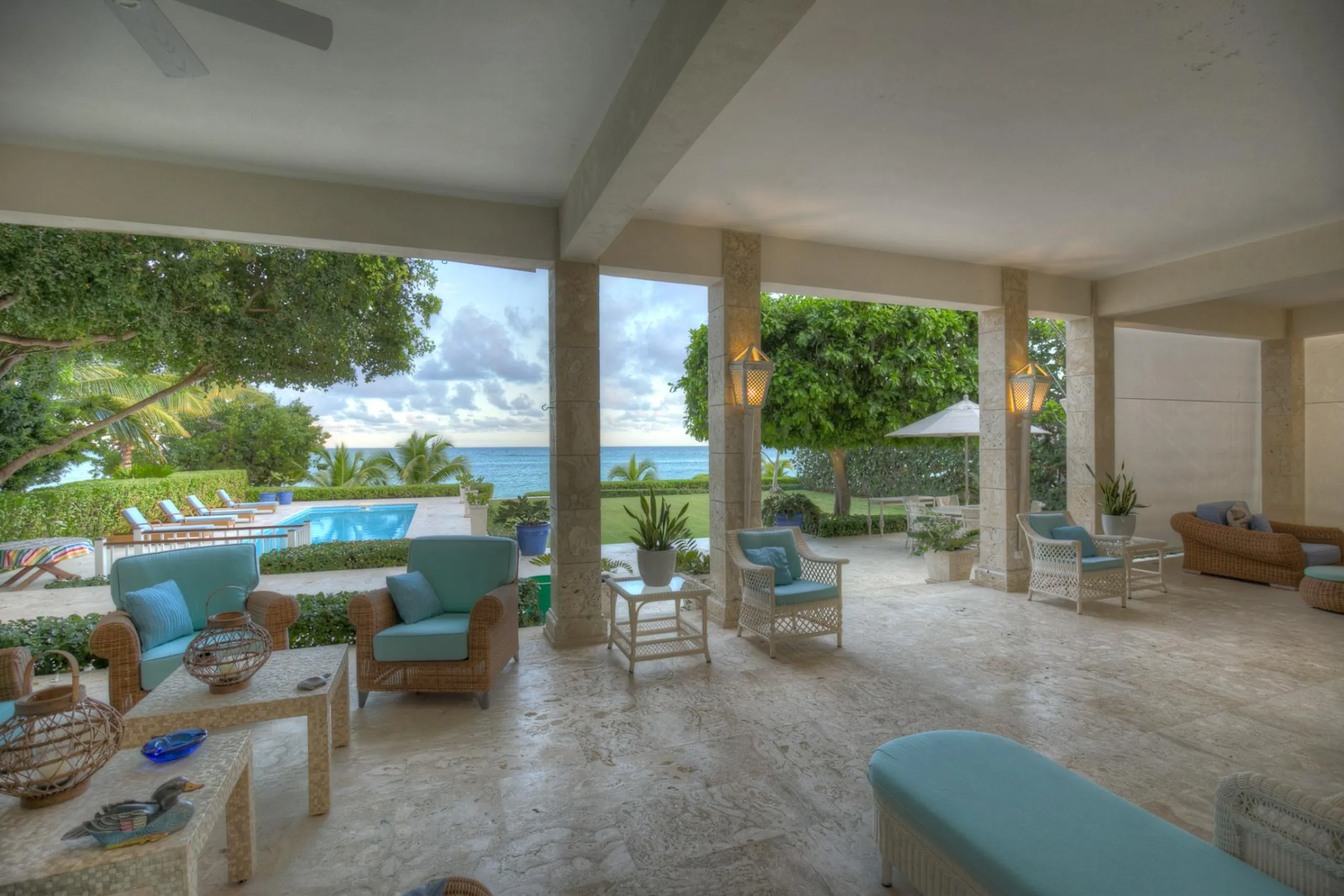 Idyllic Oceanfront Villa with Private Pool and Views — photograph 10