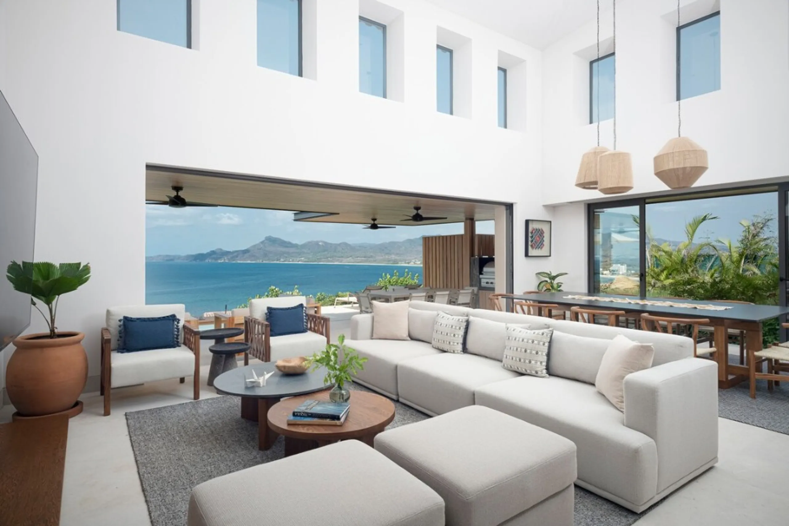 Awe-Inspiring Hillside Villa in Punta Mita with Infinity Pool & Panoramic Bay Views — photograph 11