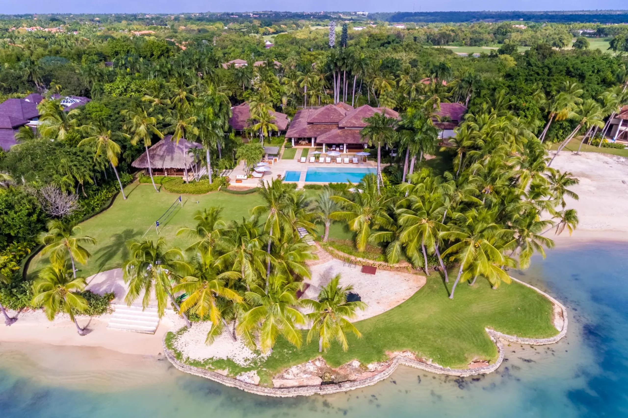 Caribbean Oceanfront Villa with Pool and Stunning Views — photograph 4