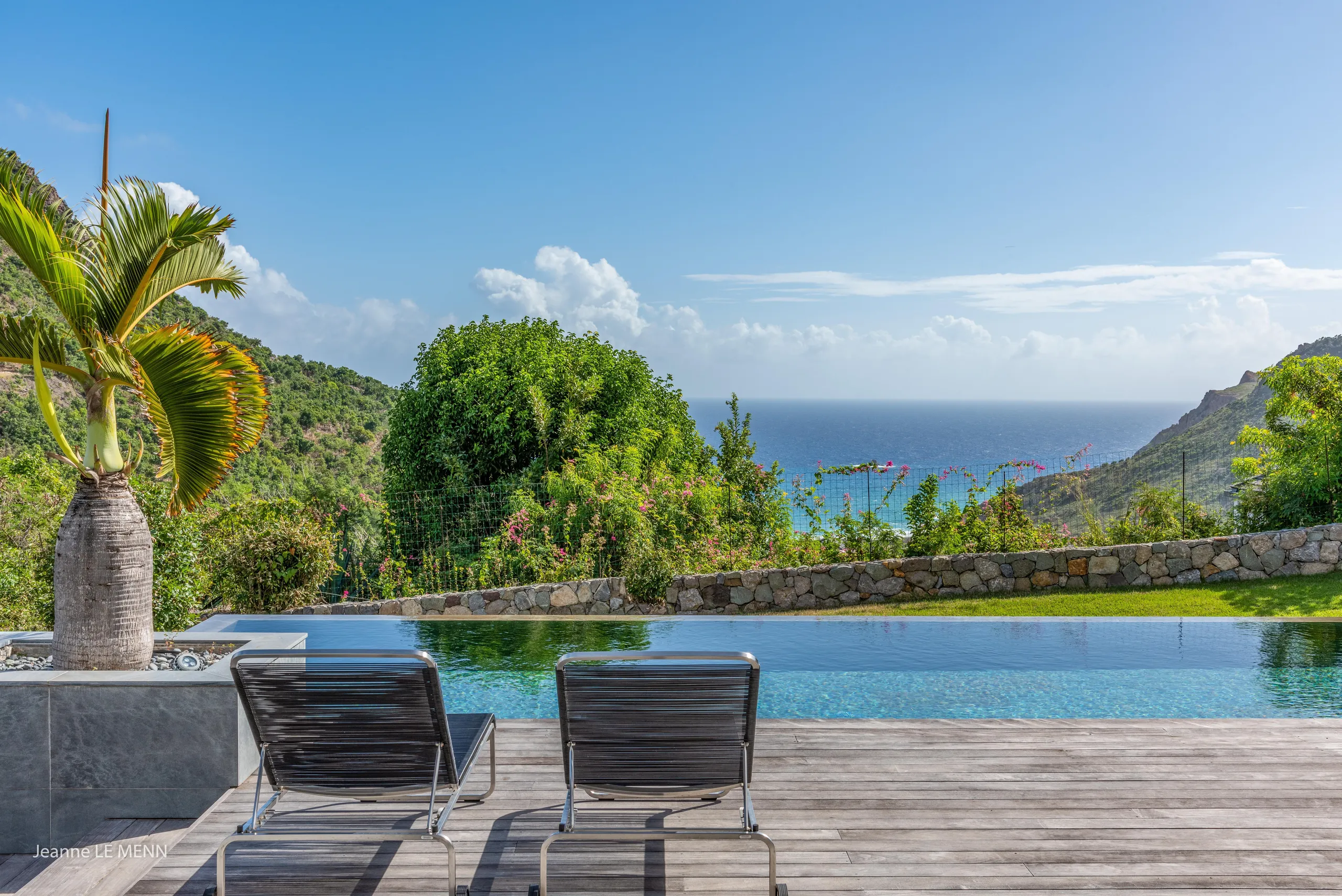 Majestic Vitet Villa with Infinity Pool and Lovely Ocean Views — photograph 3