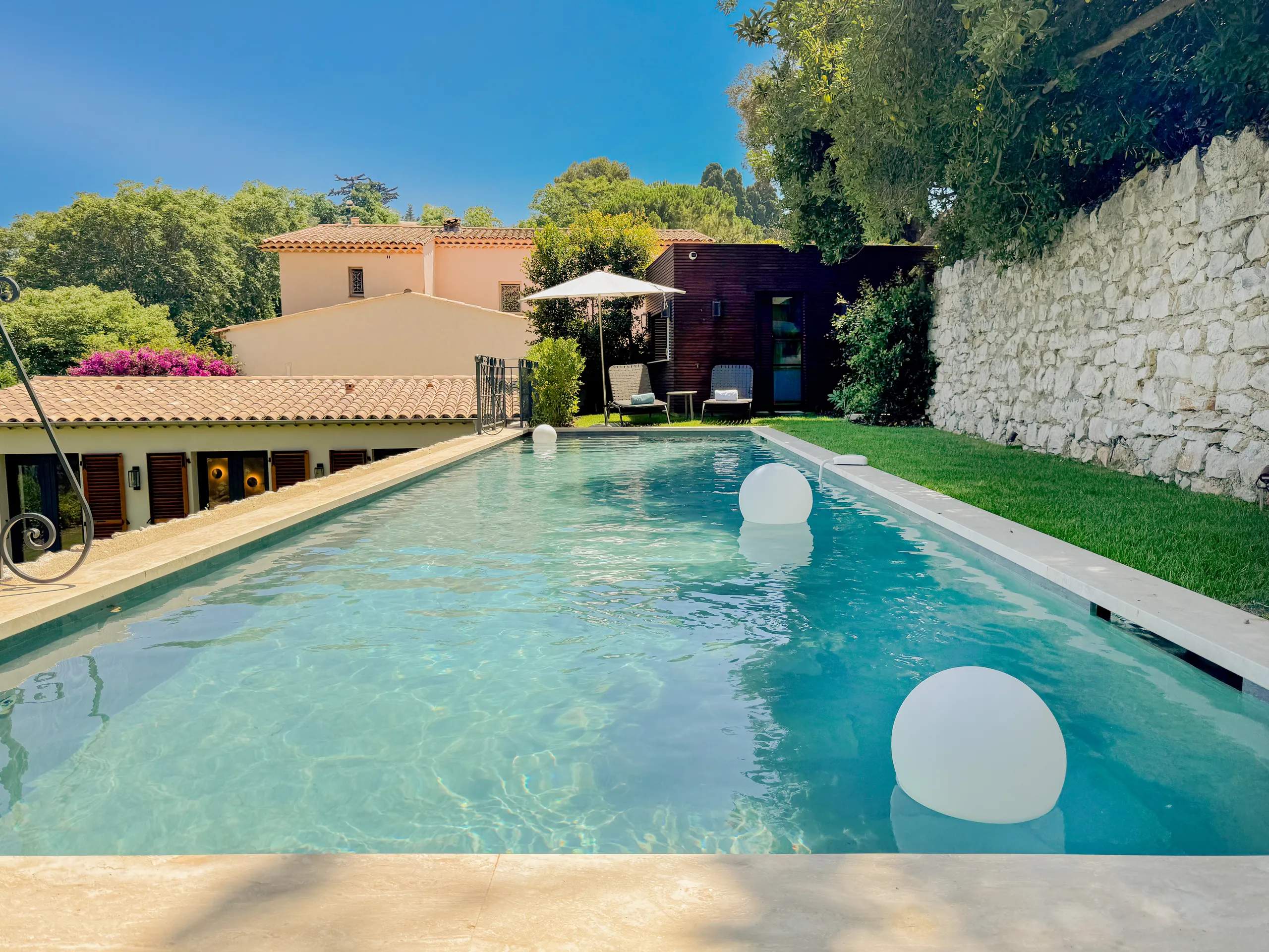 Serene Villa in Cap Ferrat with Private Pool and Breathtaking Panoramic Views of the Mediterranean Sea — photograph 4