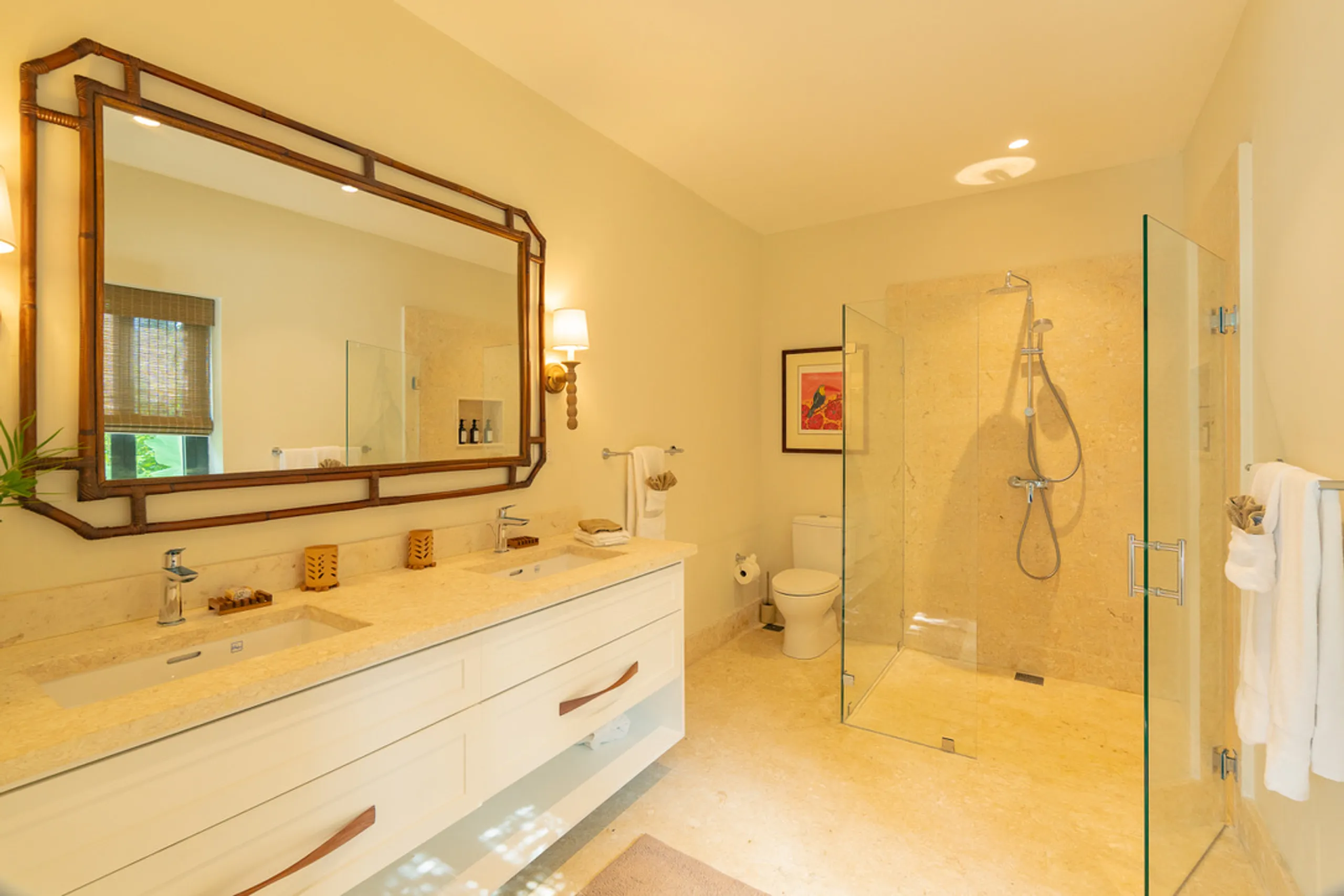 Graceful 7BDR Villa with Private Pool and Lake Views — photograph 12
