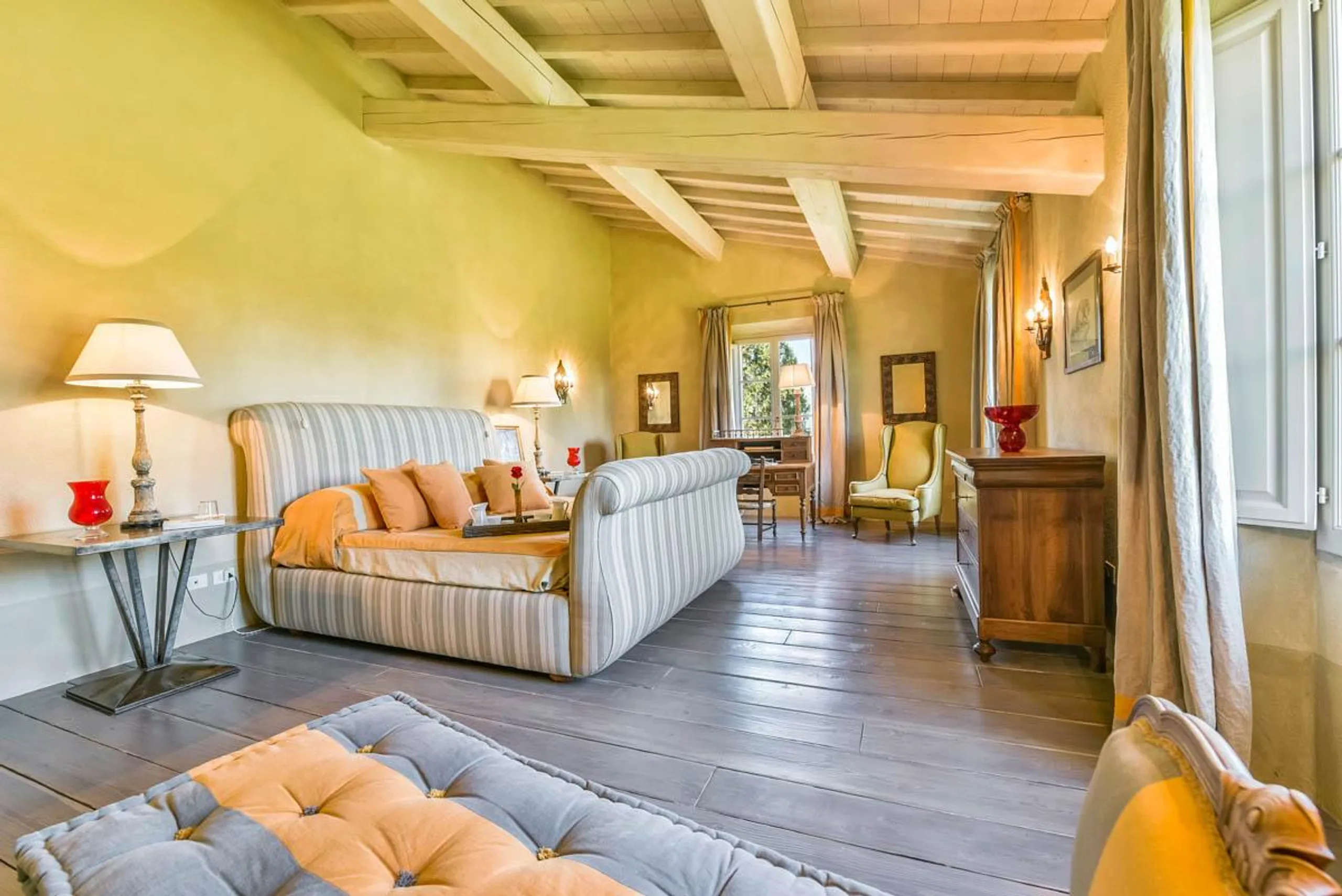Idyllic 9-Bedroom Tuscan Villa with Private Pool, Stunning Grounds, and Hotel-Grade Services — photograph 8