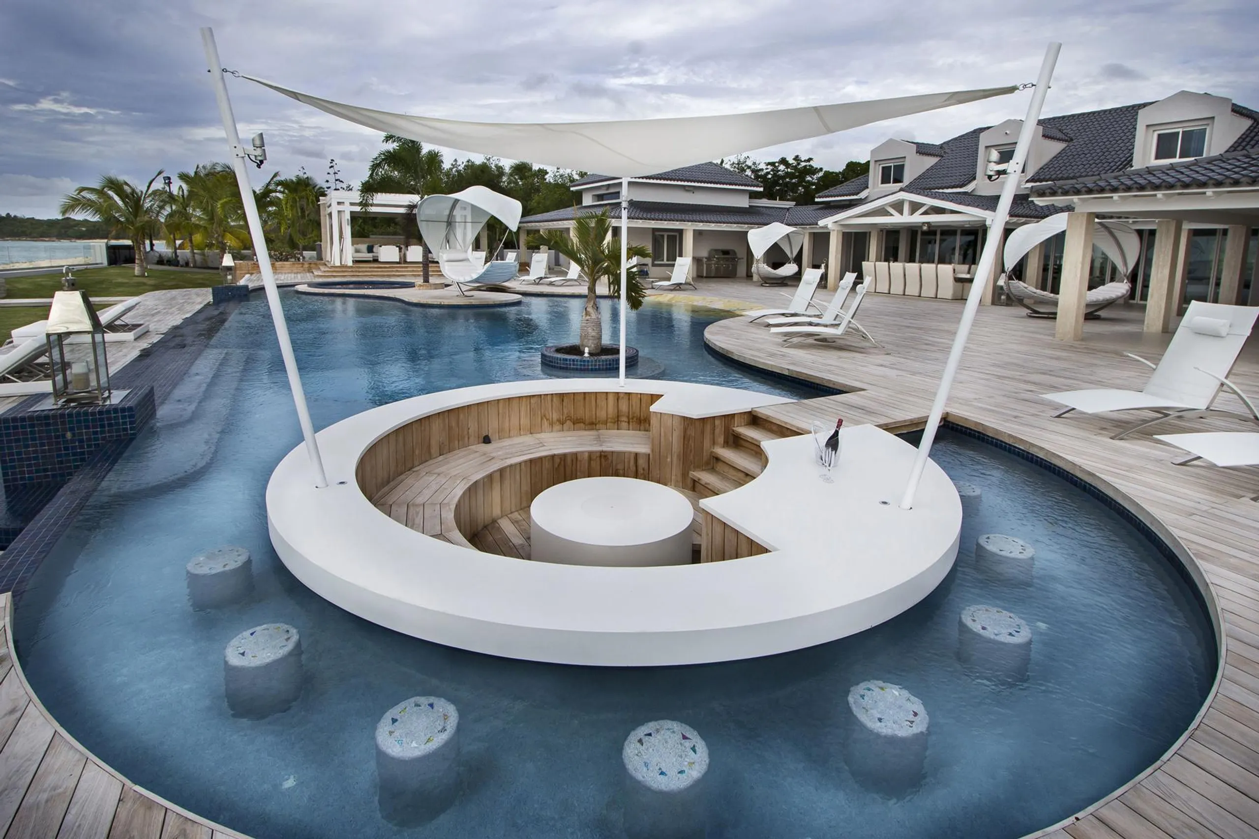 Majestic High-end Villa in Plum Bay Beach — photograph 3