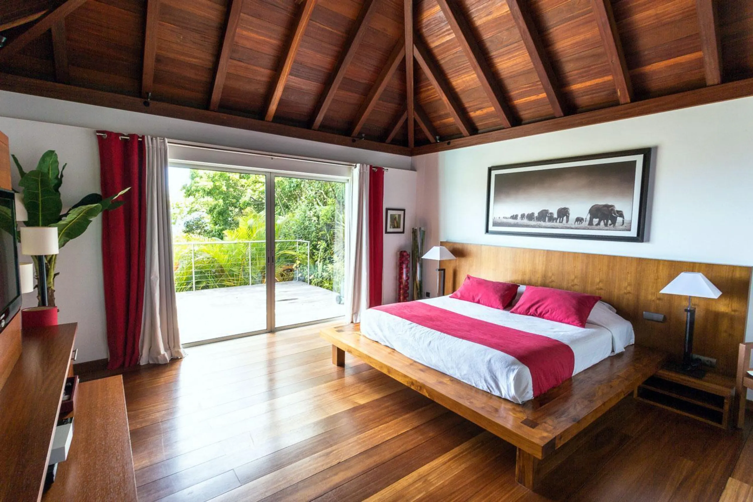 Luxurious Paradise Villa with Ocean Views and Private Pool — photograph 7