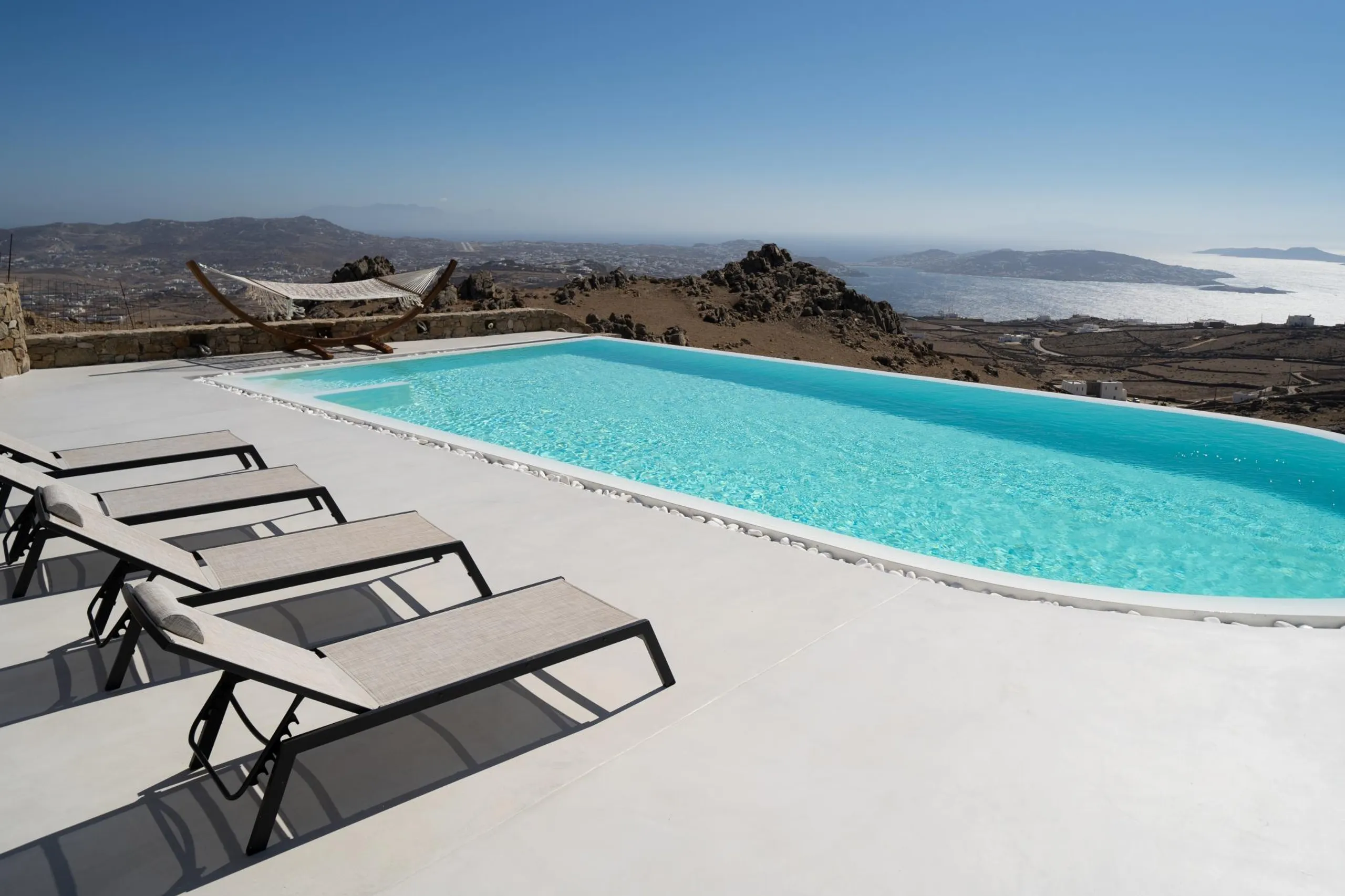 Palatial Luxury Estate in Mykonos with Private Pool — photograph 3