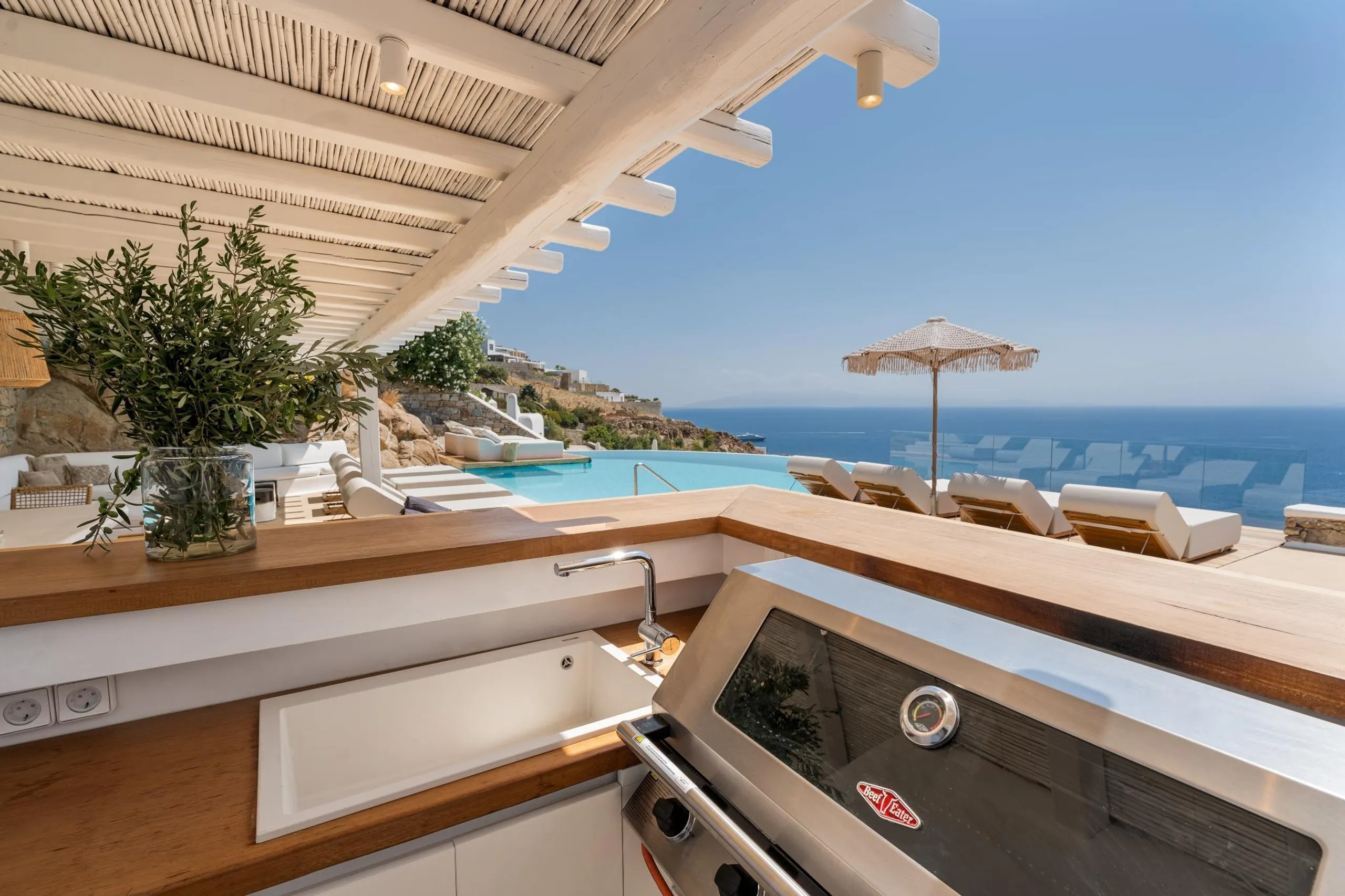 Elegant Oceanview Villa in Mykonos with Private Pool and Jacuzzi — photograph 8