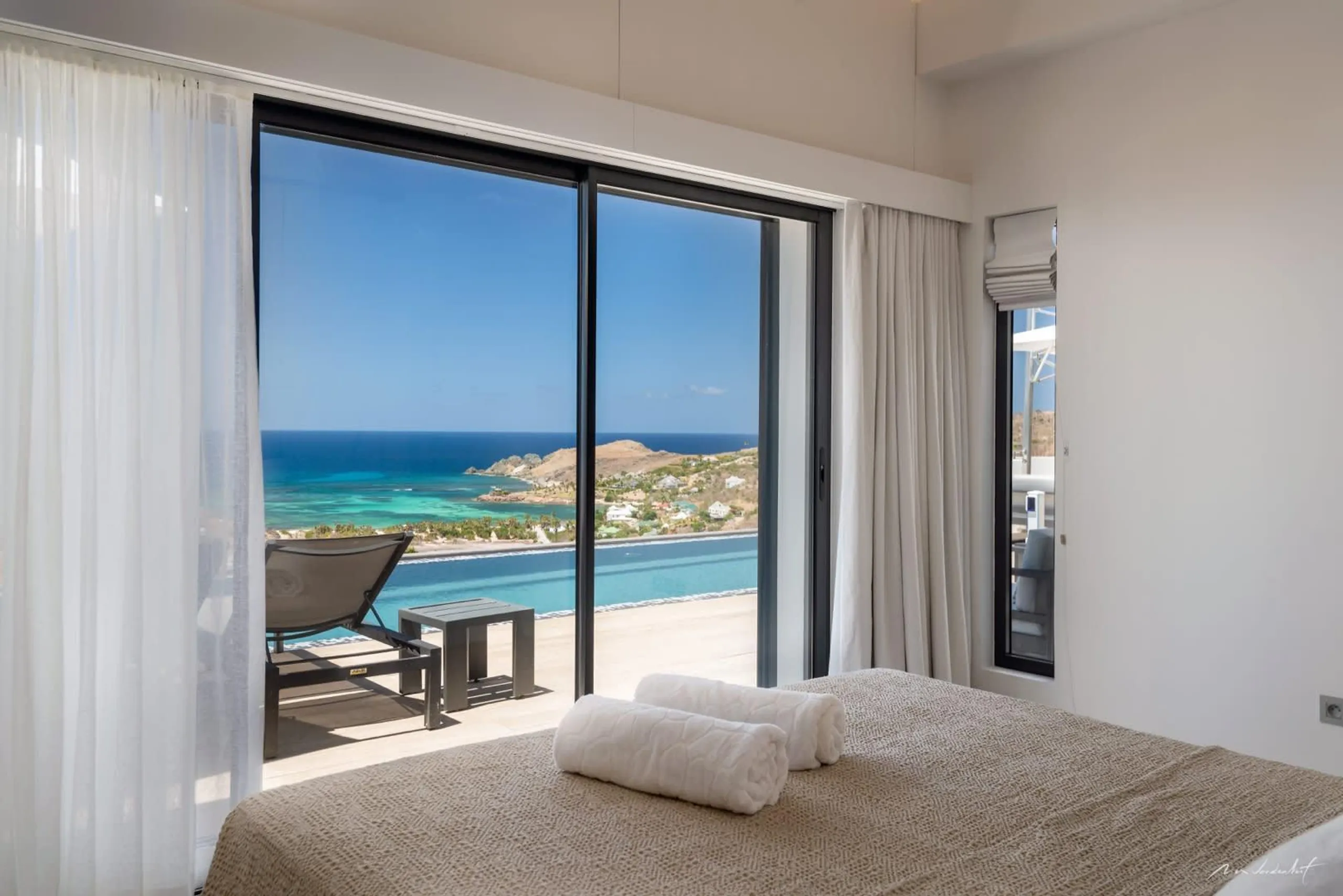 Stunning Modern Villa On The Hills With Pool And Panoramic View — photograph 5