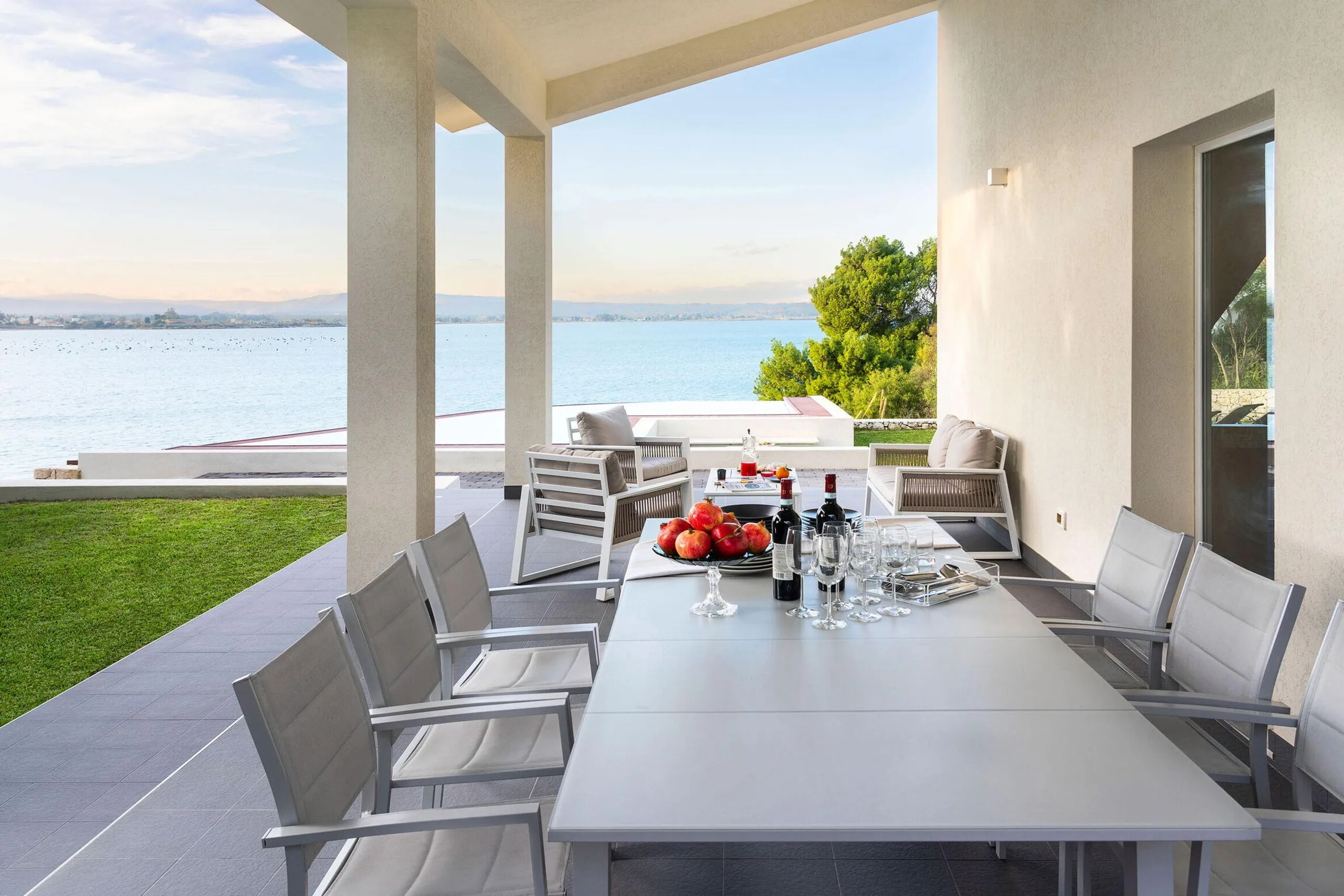 Deluxe Syracuse Villa with Rejuvenating Pool and Blue Ocean Views — photograph 11