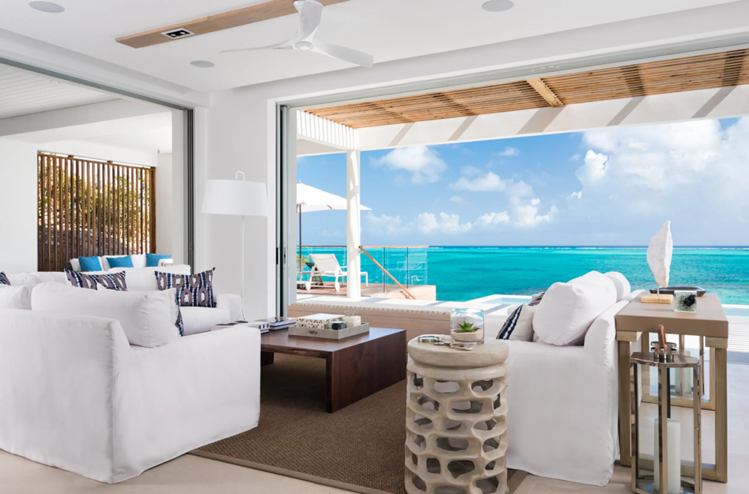 North Shore Modern Contemporary Luxury Villa: with Infinity Pool — photograph 8