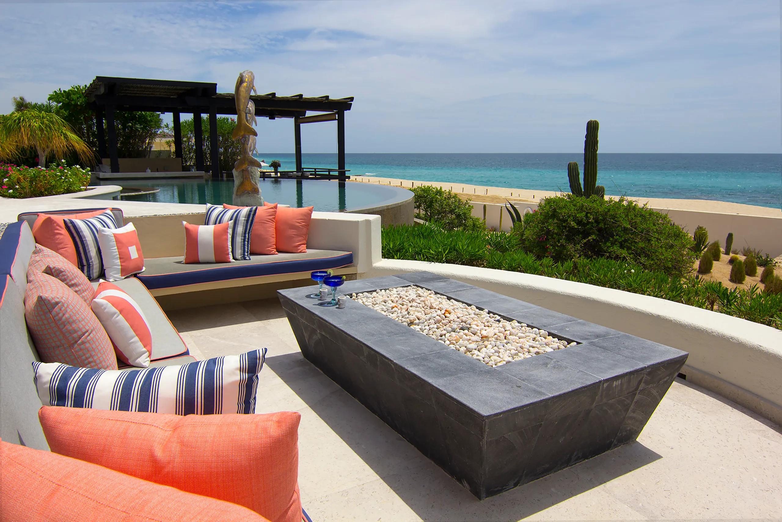Resplendent Cabo Estate with Private Pool and Walks to Beach — photograph 8