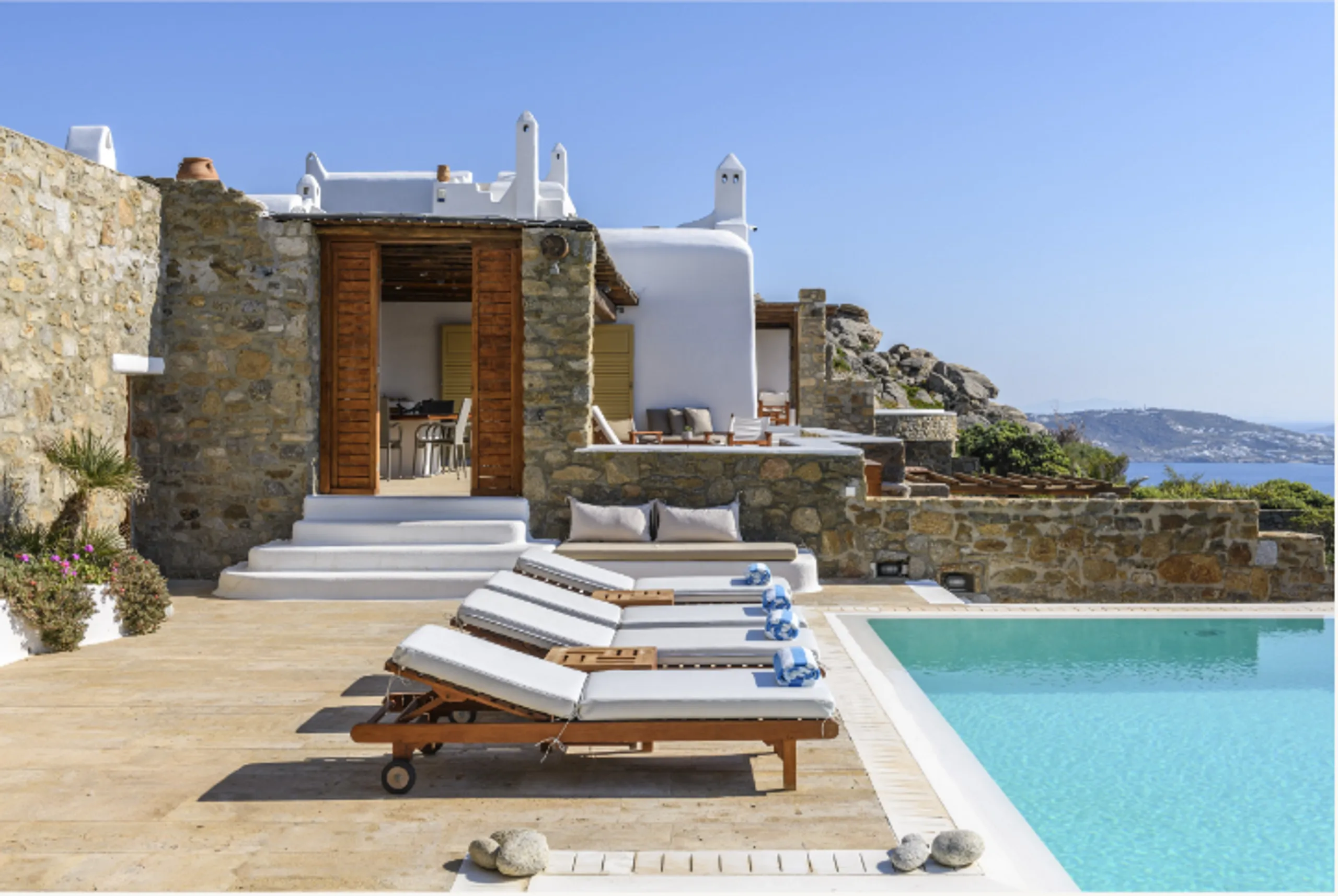 Elegant Mykonos Luxe Retreat with Private Infinity Pool and Ocean Views — photograph 2
