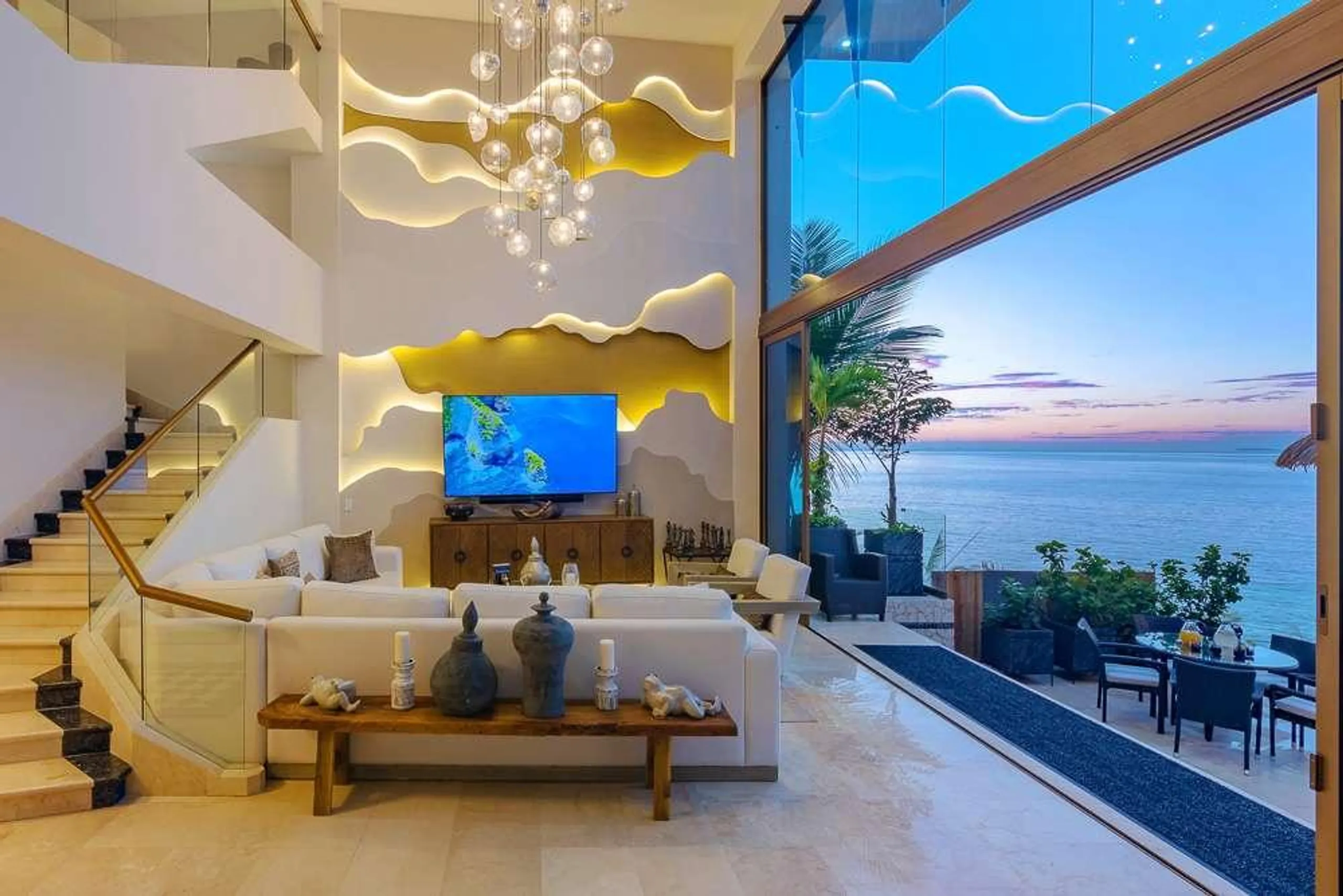 Casa Celestial Oceanfront Cliff Estate with Infinity Pool — photograph 7