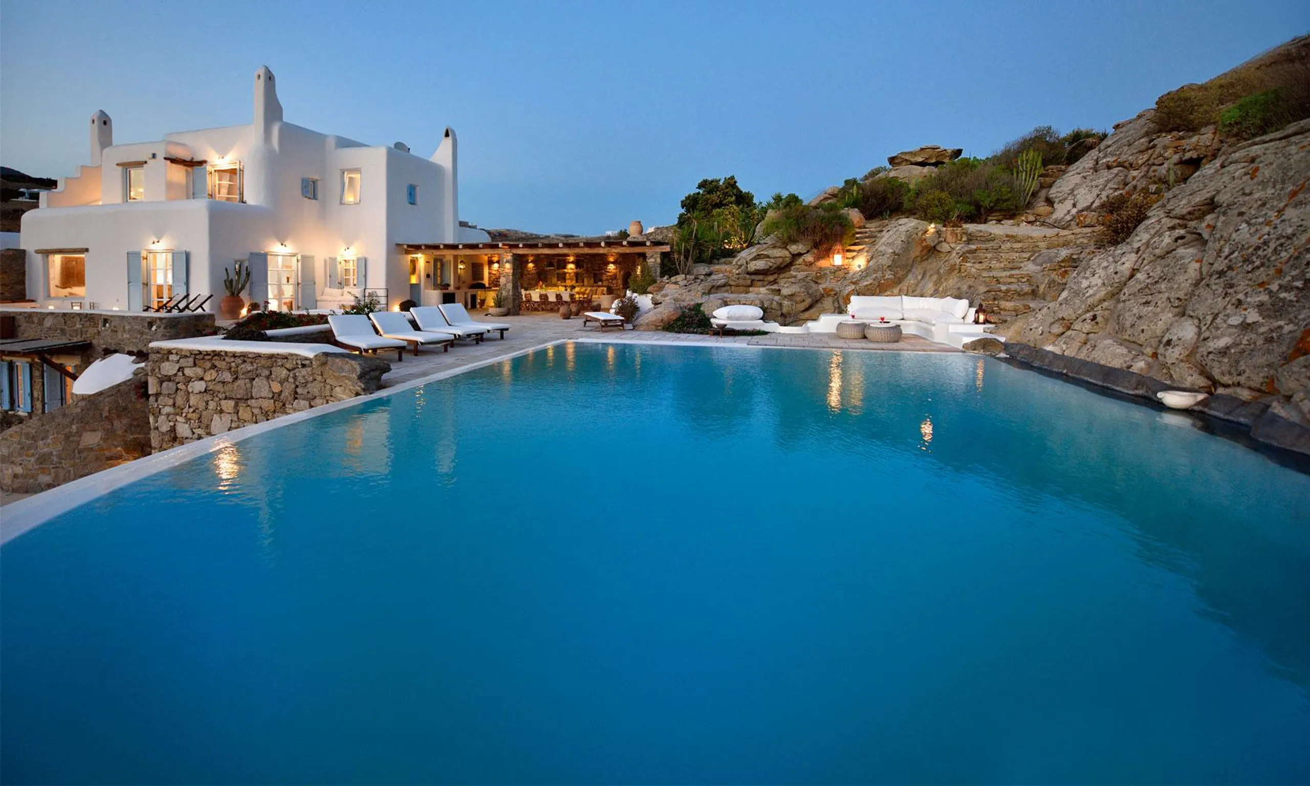 Elegant Mykonos Luxe Villa With Large Pool and Panoramic Ocean Views — photograph 2