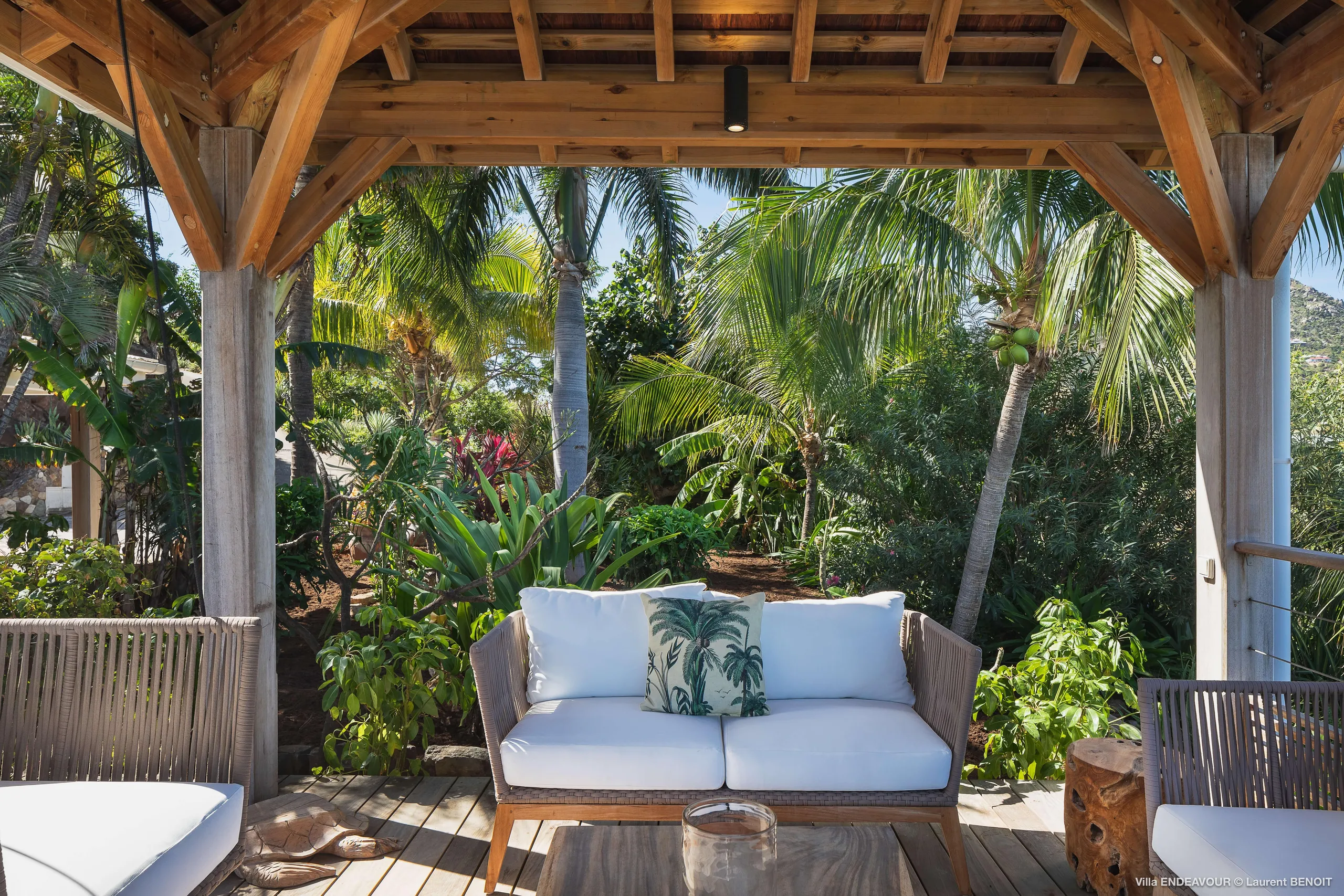 Secluded Exquisite Villa with Private Pool and Mesmerizing Ocean Views — photograph 11