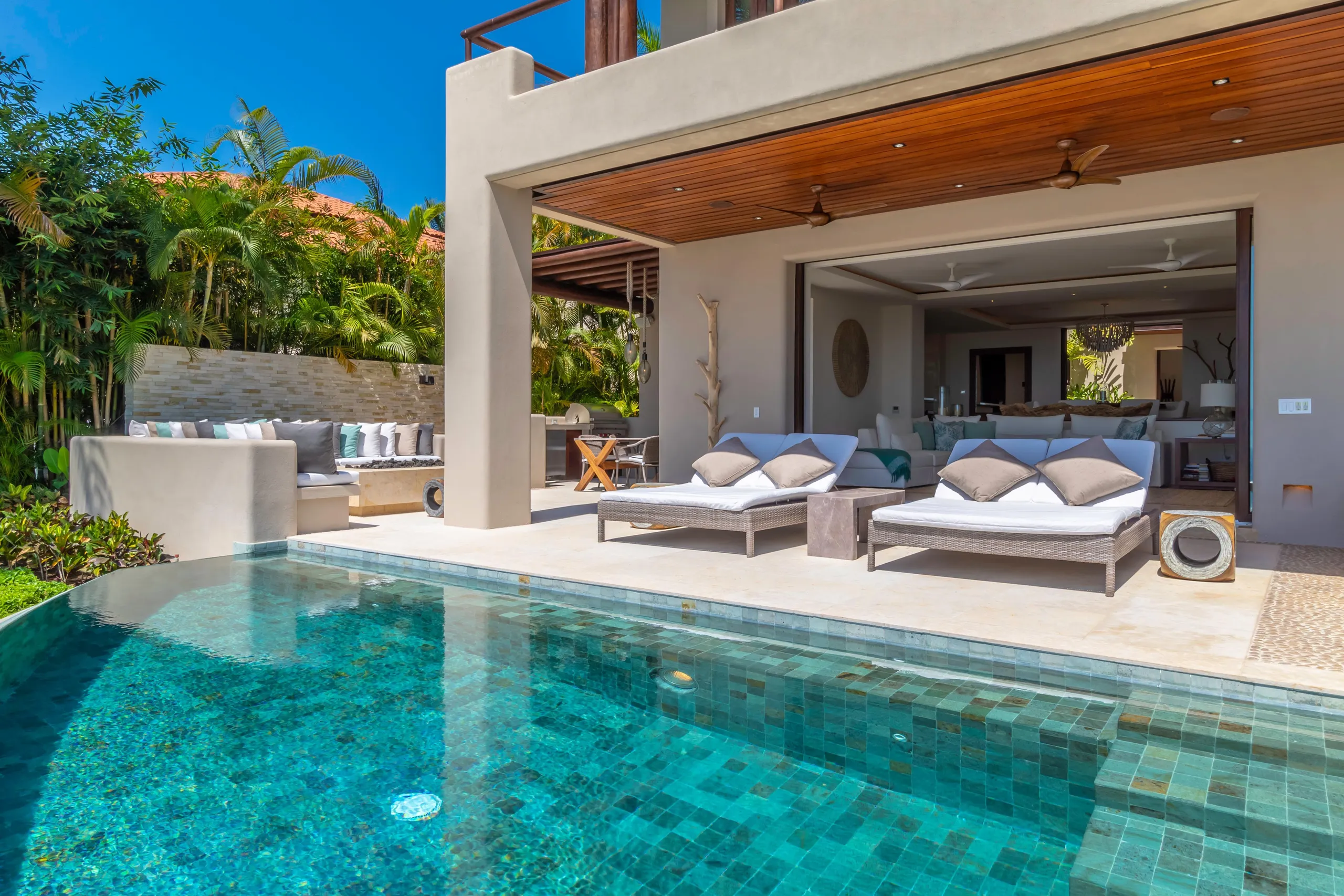El Encanto Spanish Oasis with Infinity Pool and Ocean Views — photograph 2