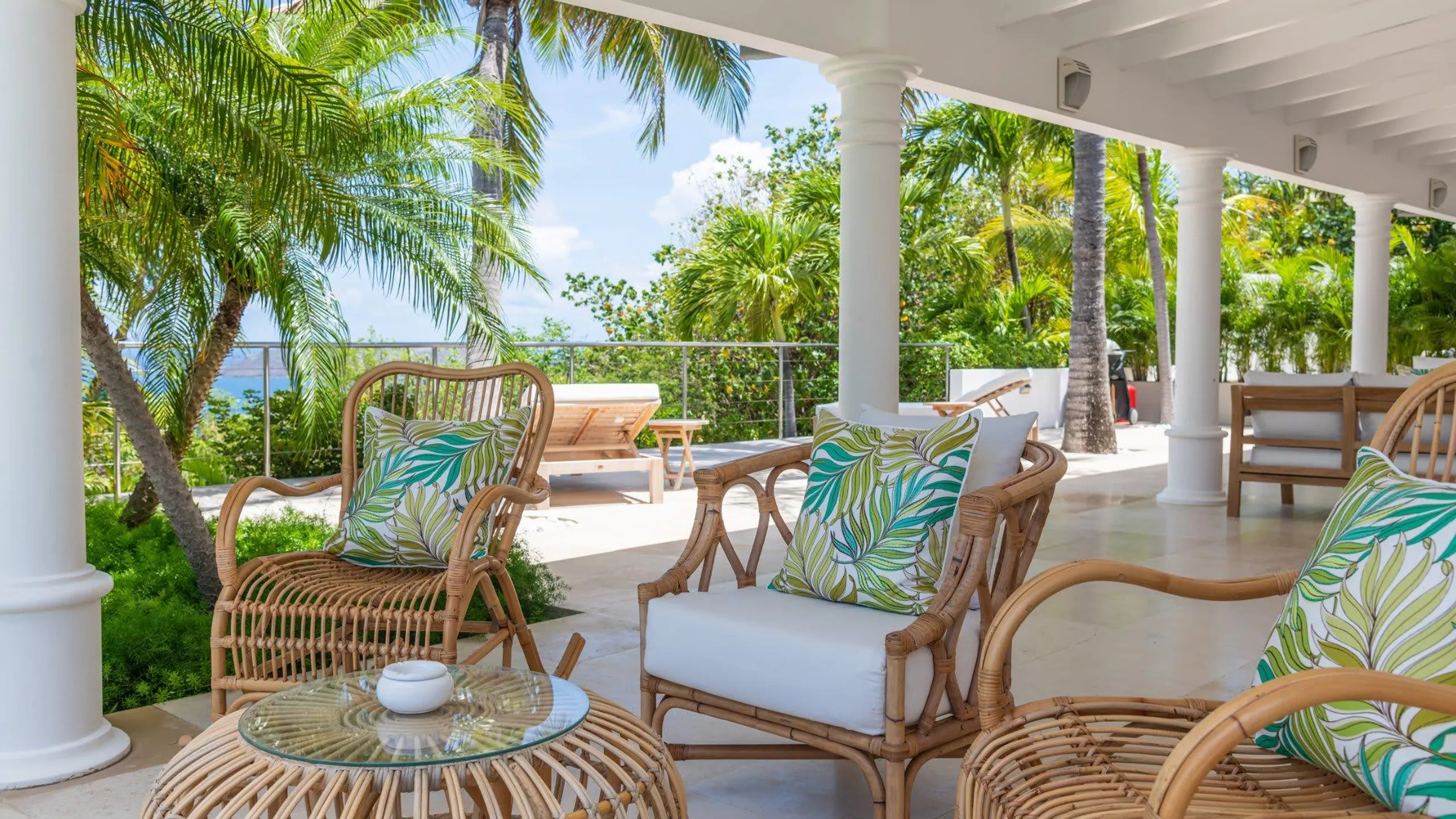 Upscale Caribbean Style Villa with Private Pool and Oceanview — photograph 5