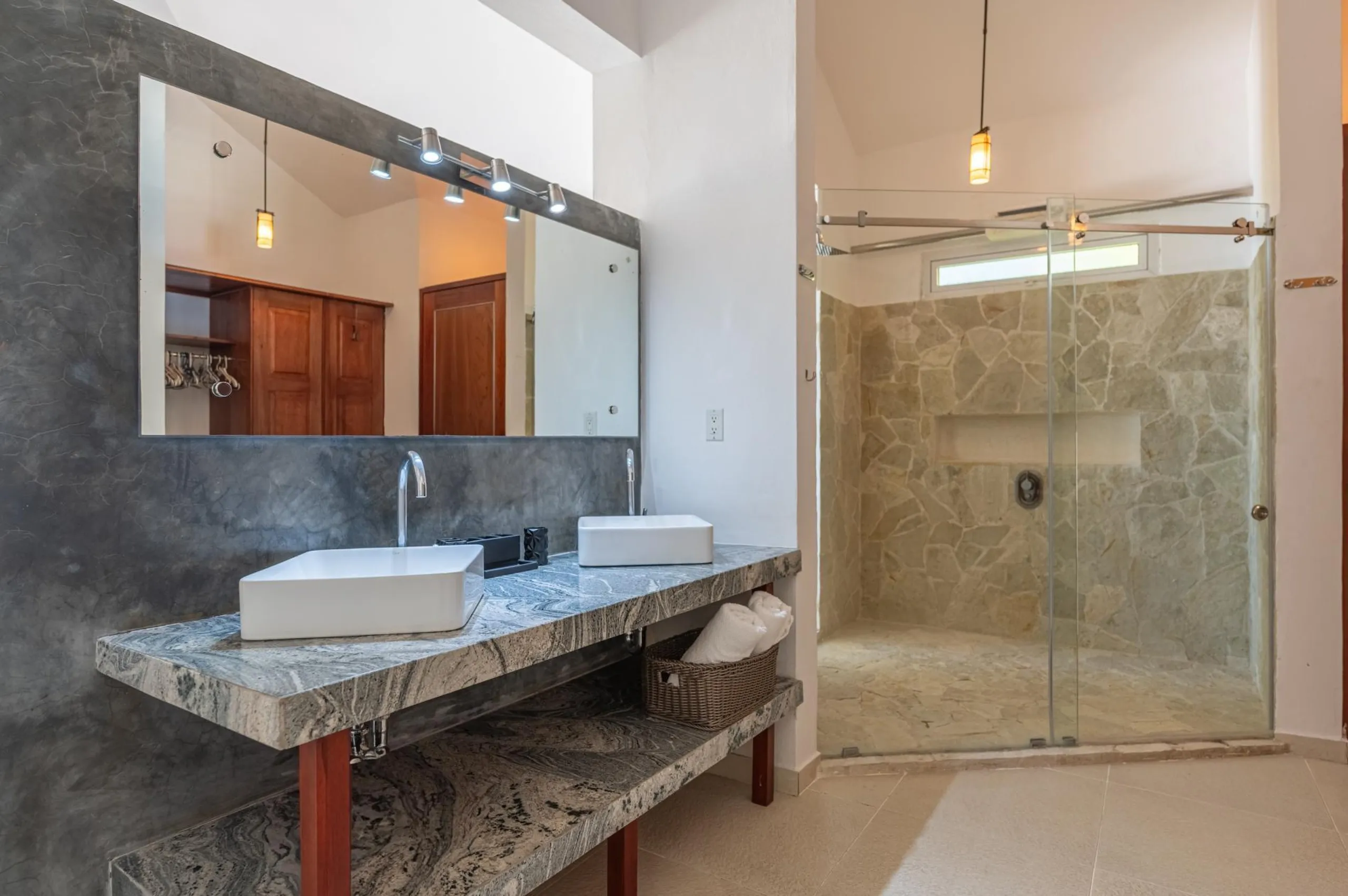 Deluxe Puerto Plata Estate with Walks to Beach — photograph 10