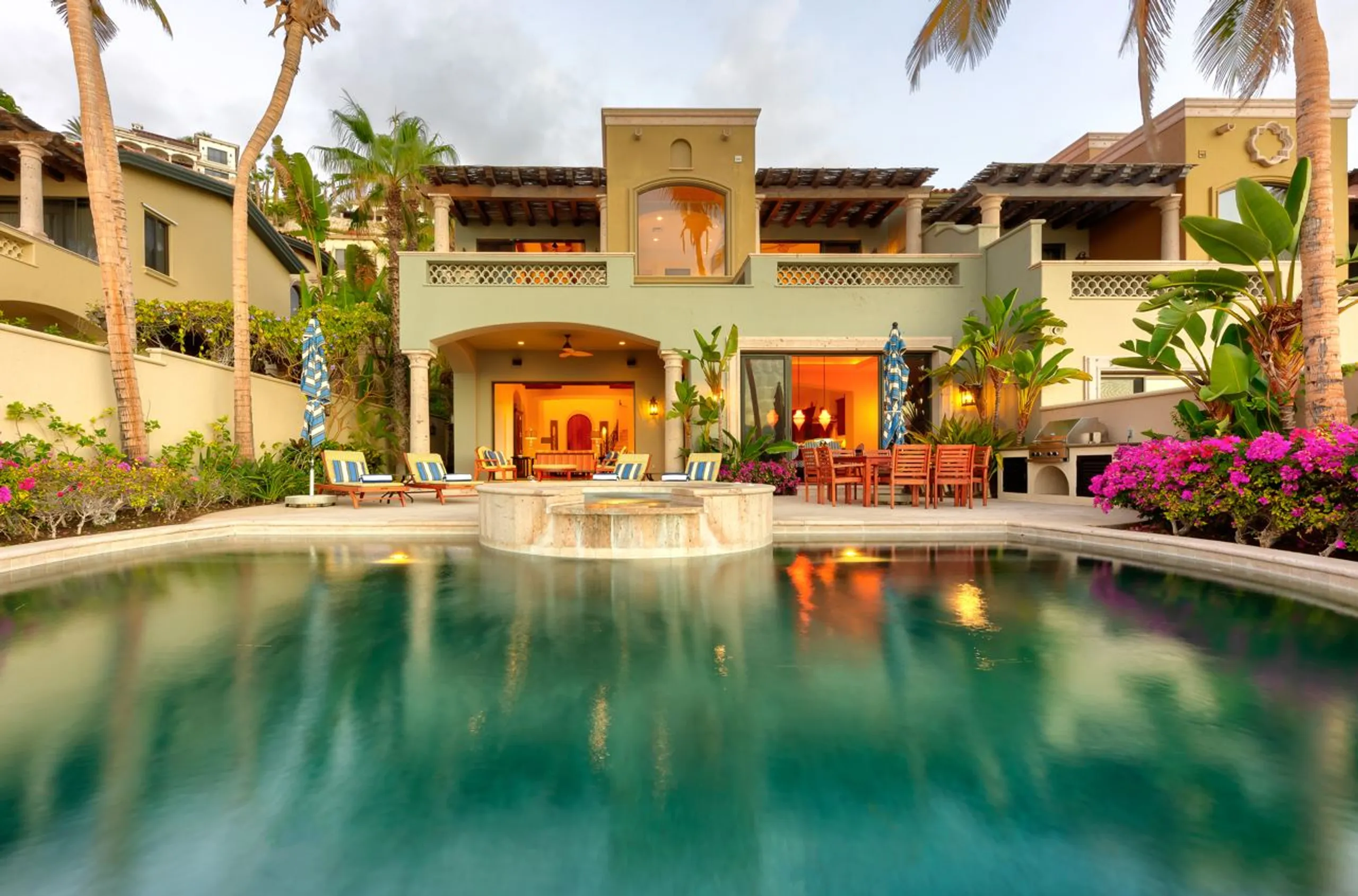 Sumptuously Furnished Oceanview Villa with Private Swimming Pool and Stunning Views — photograph 2