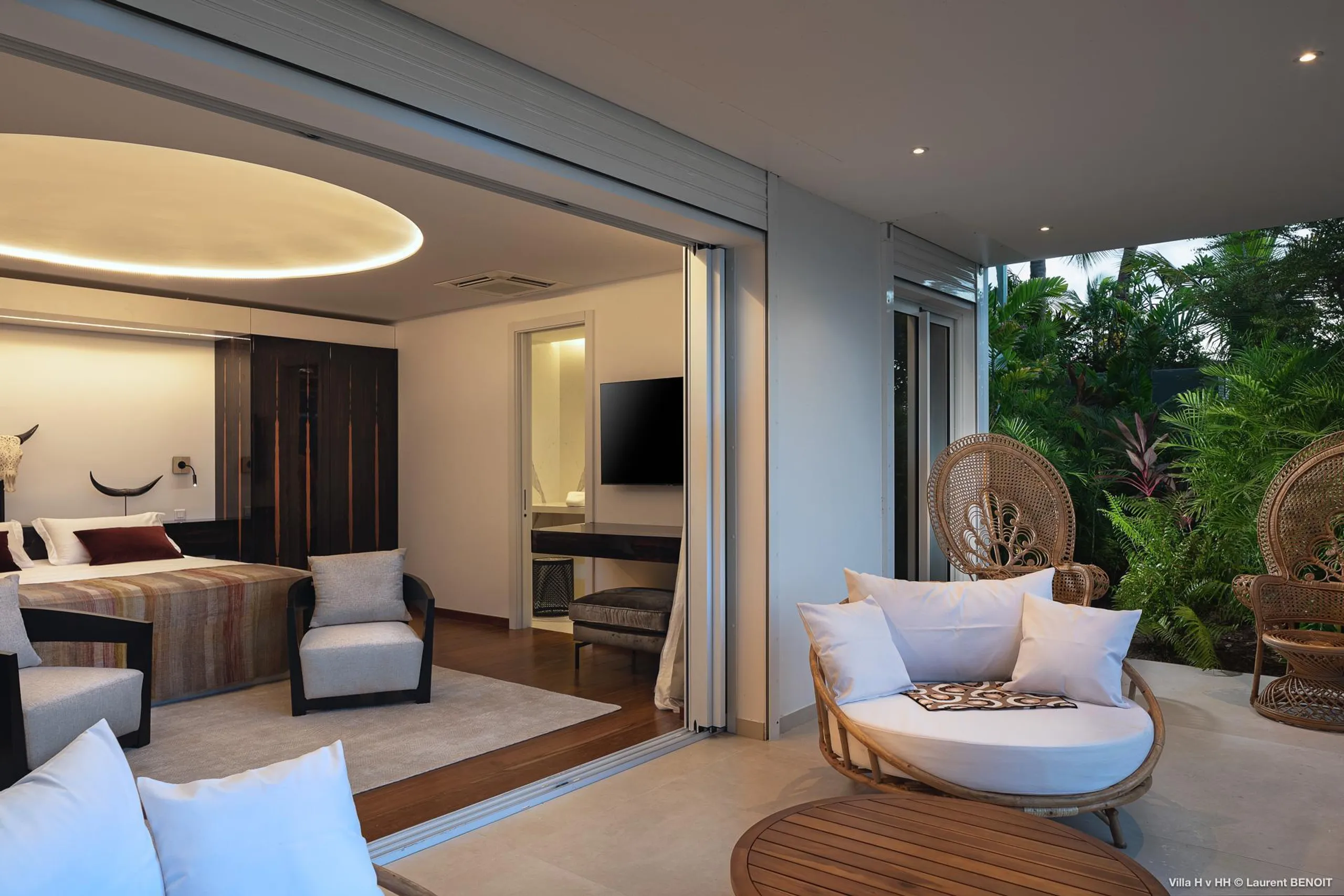 Striking Gustavia Ocean View Villa with Infinity Pool and Garden Gazebo — photograph 12
