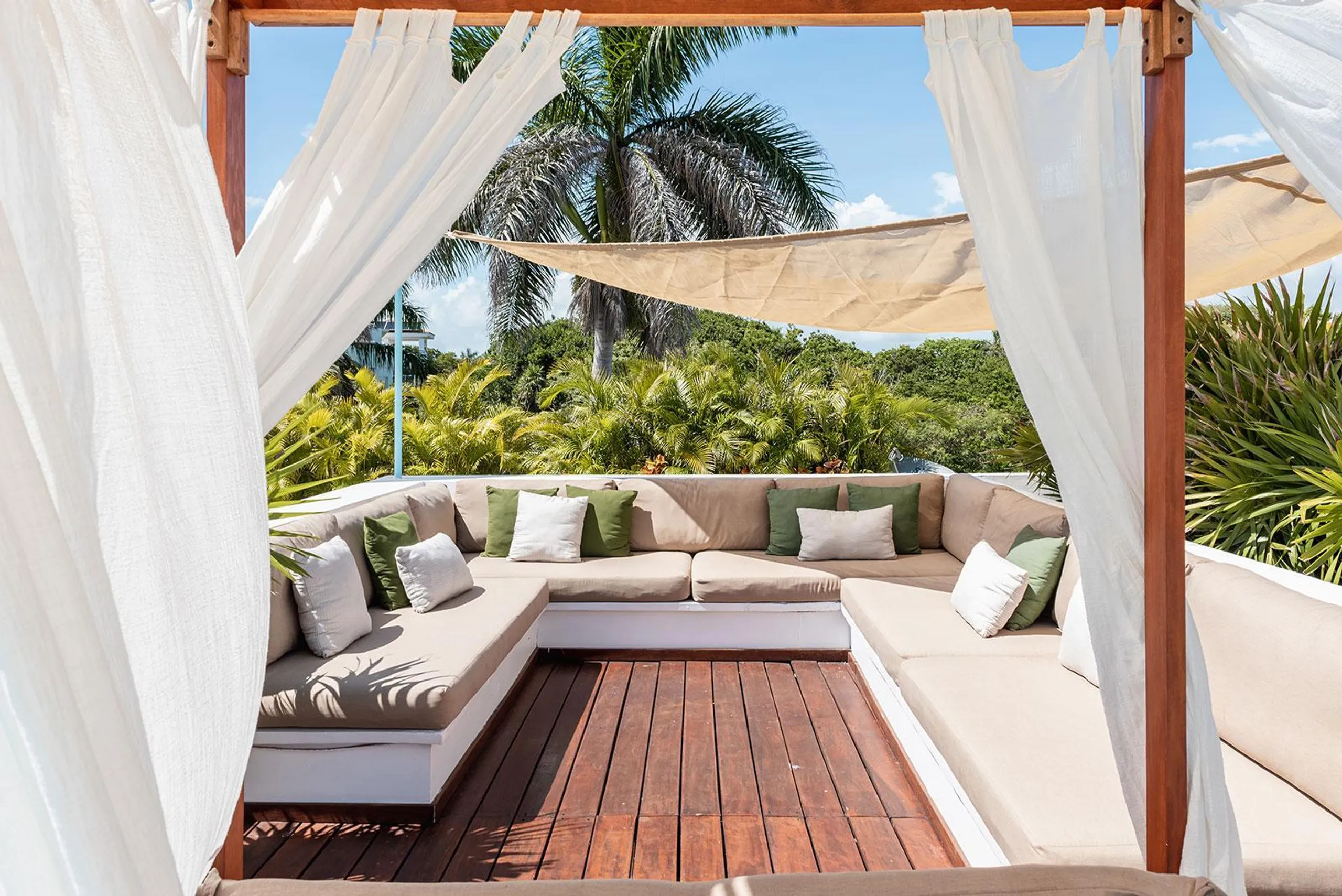 Panoramic Luxe Retreat with Infinity Pool Stunning Ocean Vistas and Serenity — photograph 9