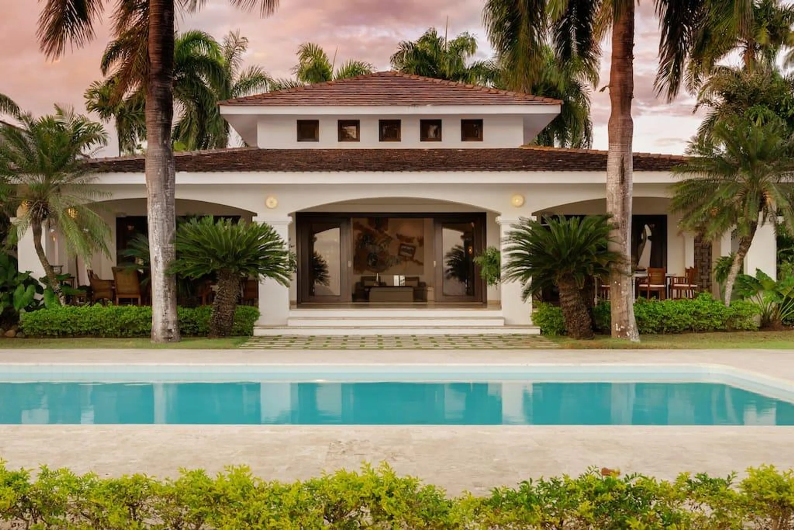 Breathtaking Oceanside Villa with Private Pool, Gazebo and Walks to Beach — photograph 2