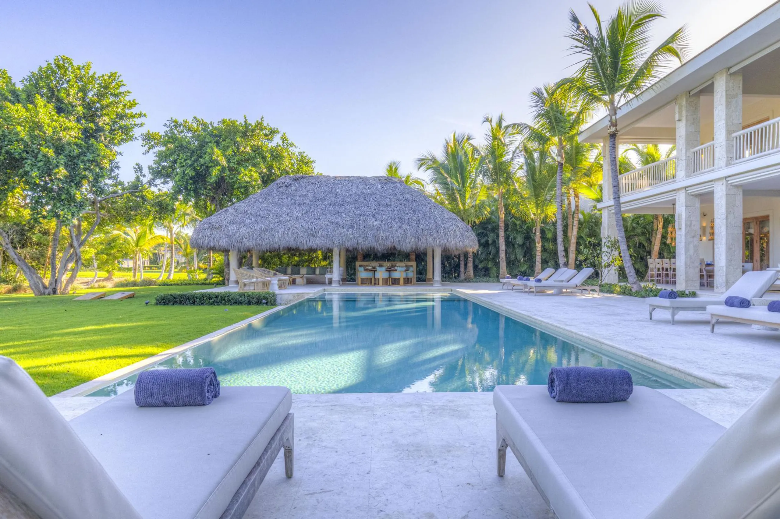Tranquil Six Bedroom Villa with Private Pool, and Scenic Golf Course Surroundings — photograph 2