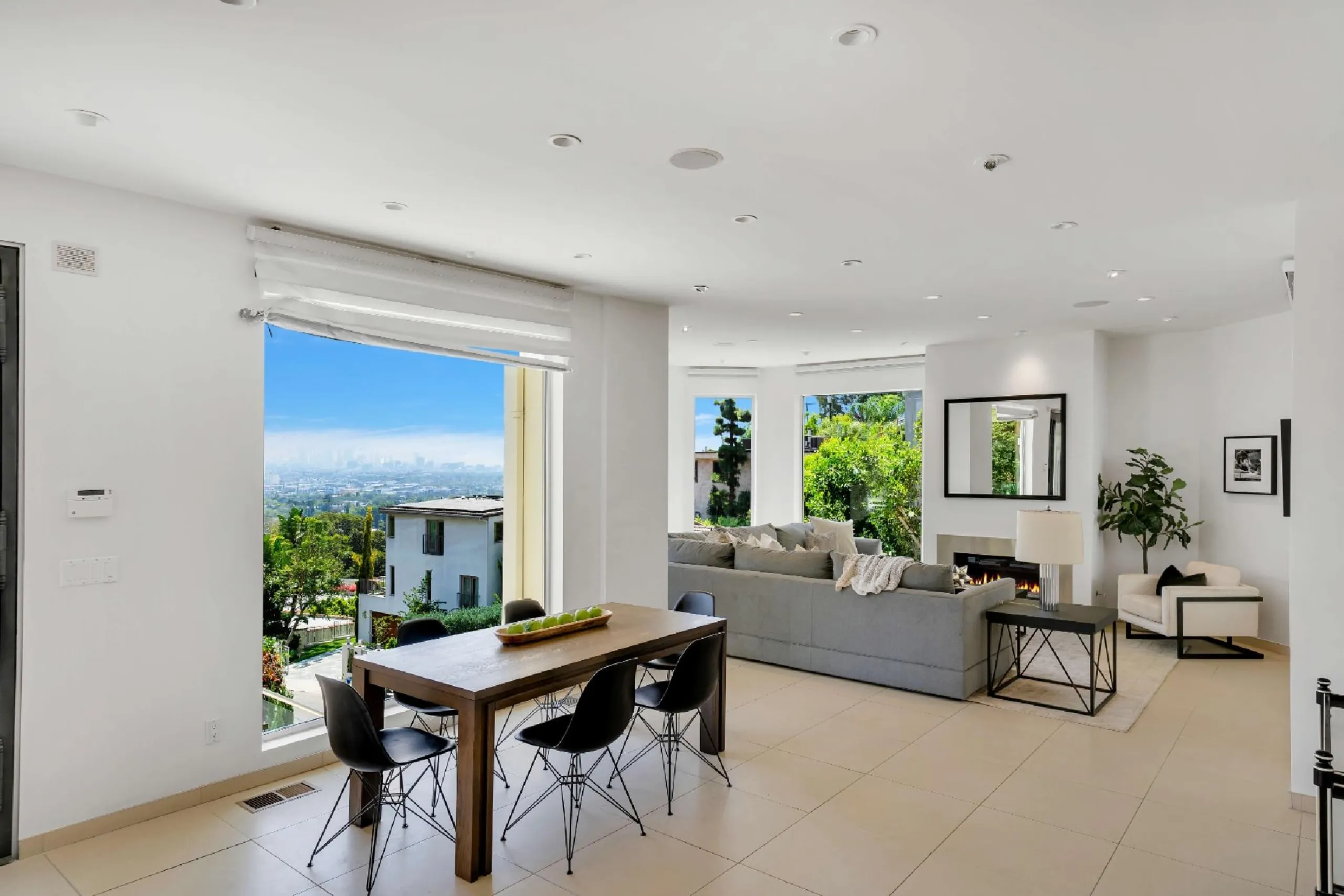 Sunset Strip Villa with Private Pool and  Stunning Views — photograph 9