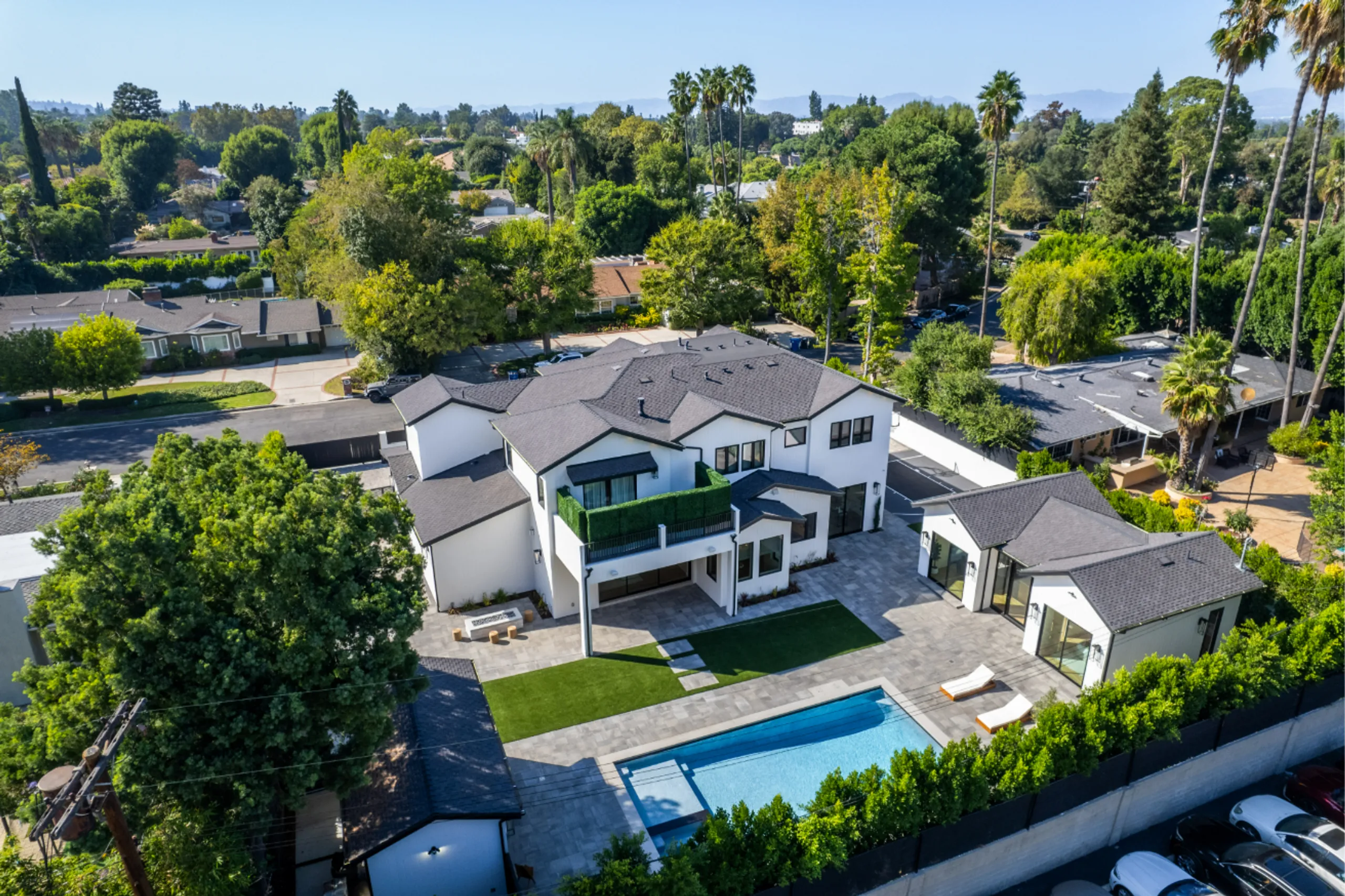 Outstanding Valley Villa with Home Theater — photograph 9
