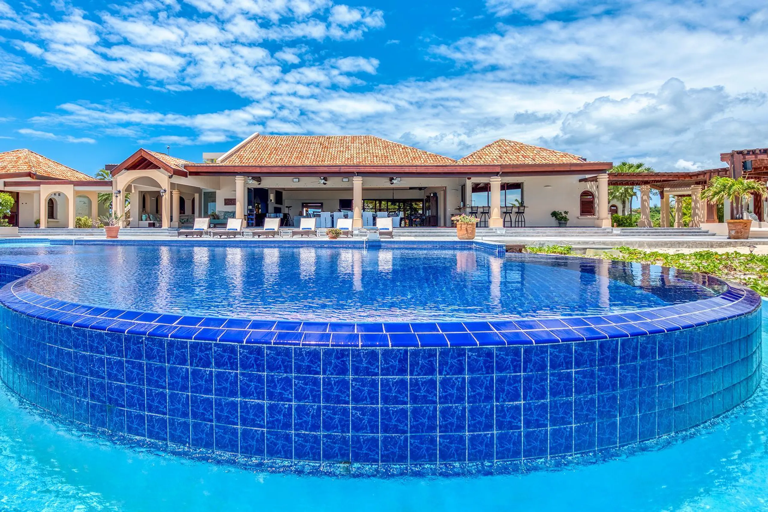 State-of-the-art Villa in Terress Basses with Large Infinity Pool and Beachfront Access — photograph 6