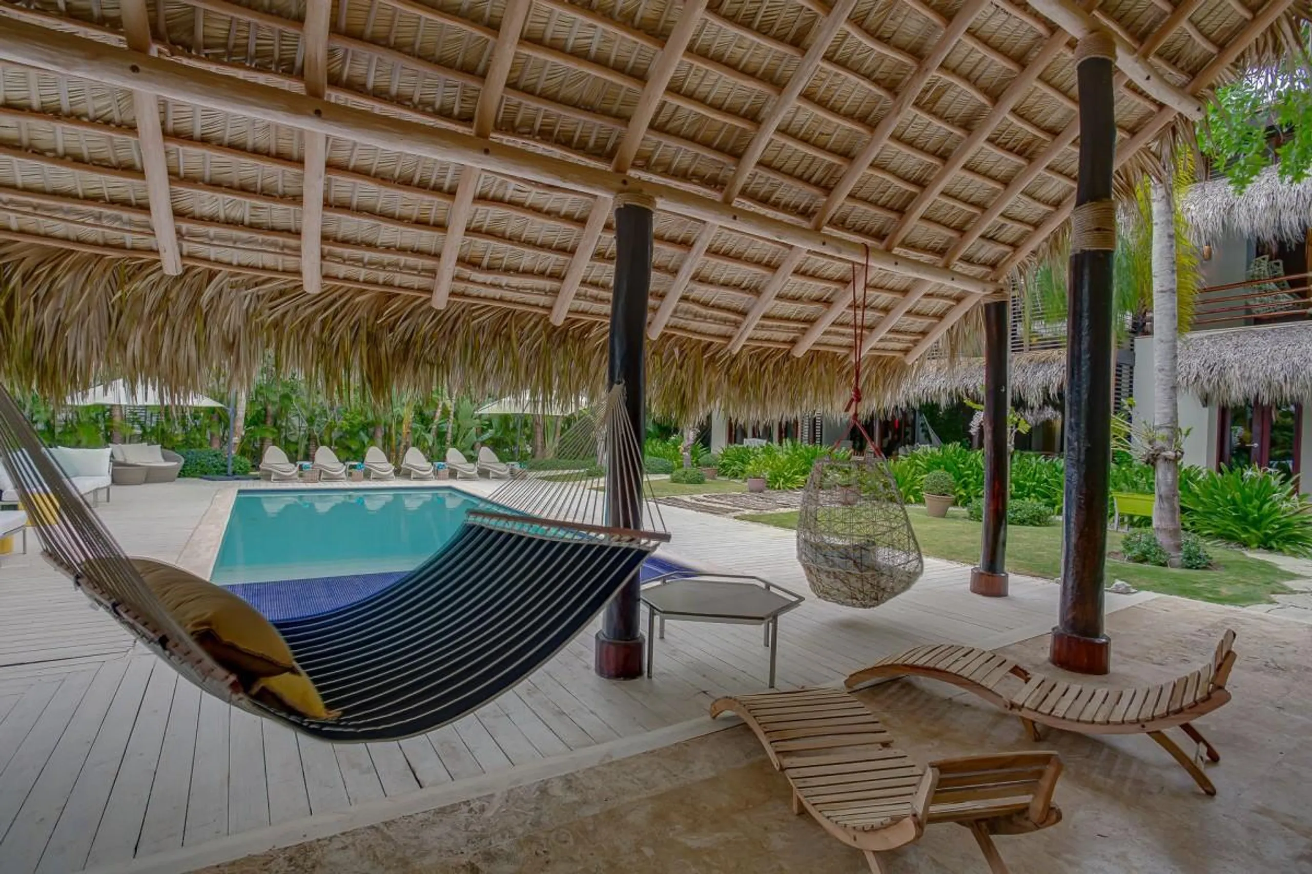 Fantastic Sustainable Villa with Palatial Pool Overlooking La Cana Golf Course in Punta Cana — photograph 5