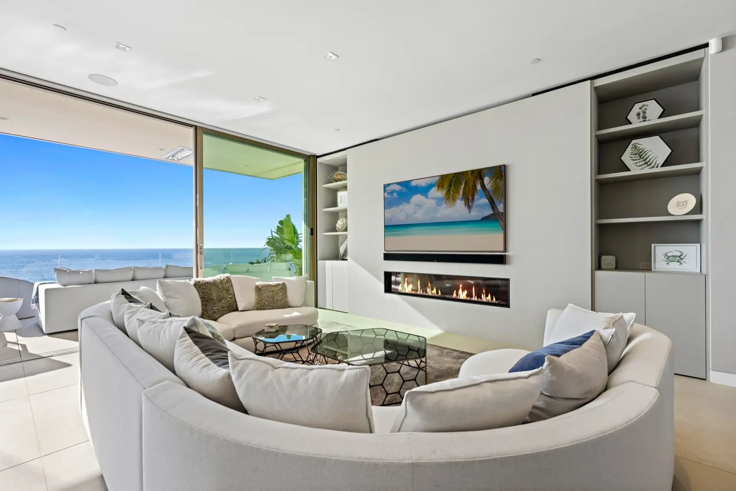 Oceanfront 4 Bedroom Villa with Private Infinity Pool, Beach Acces, and 360° Views — photograph 12