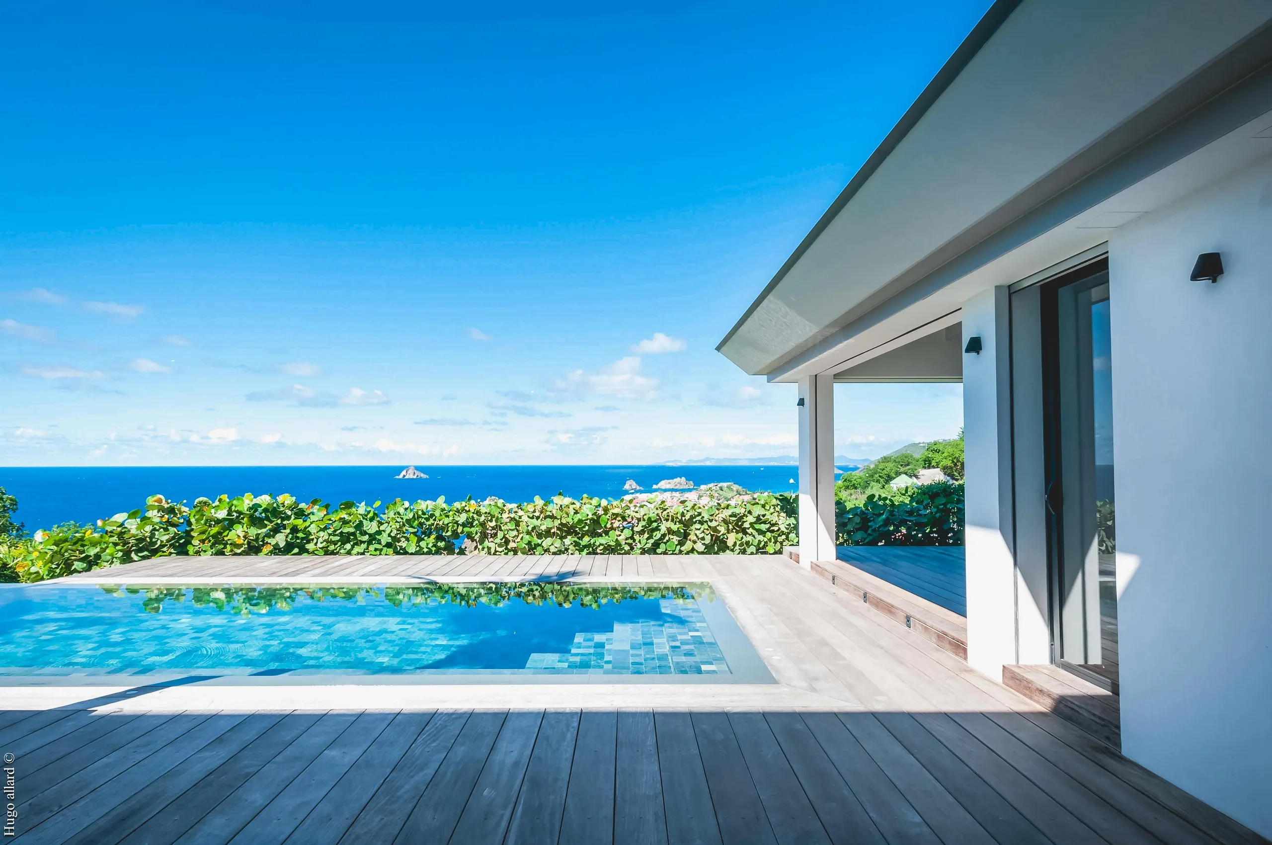 Beautiful Luxury Villa with Private Pool and Majestic Ocean Views — photograph 2
