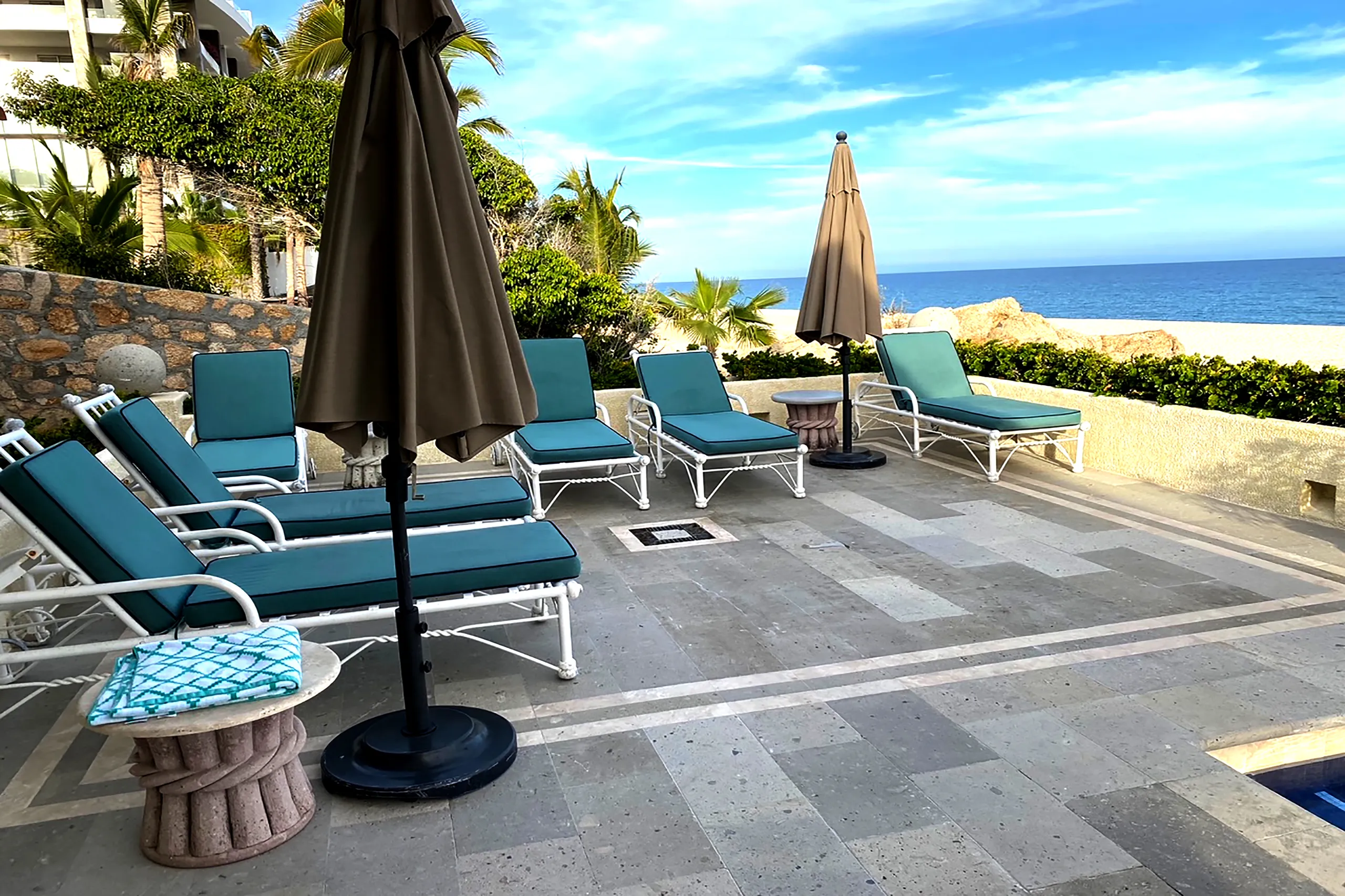 Costa Brava Resort Beachfront Luxury Villa with Infinity Pool and Ocean Views — photograph 8
