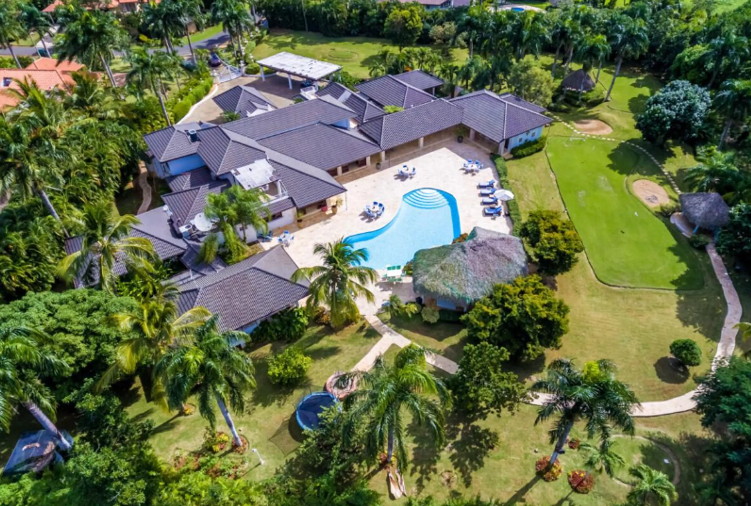 Classic Grand Estate with Private Pool and Gold Access, Casa de Campo