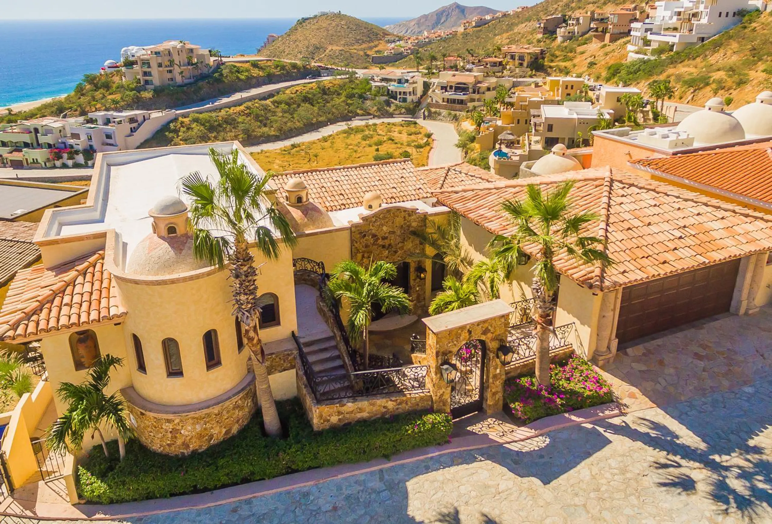 Majestic Classic Luxury with infinity pool with Breathtaking Ocean View — photograph 3