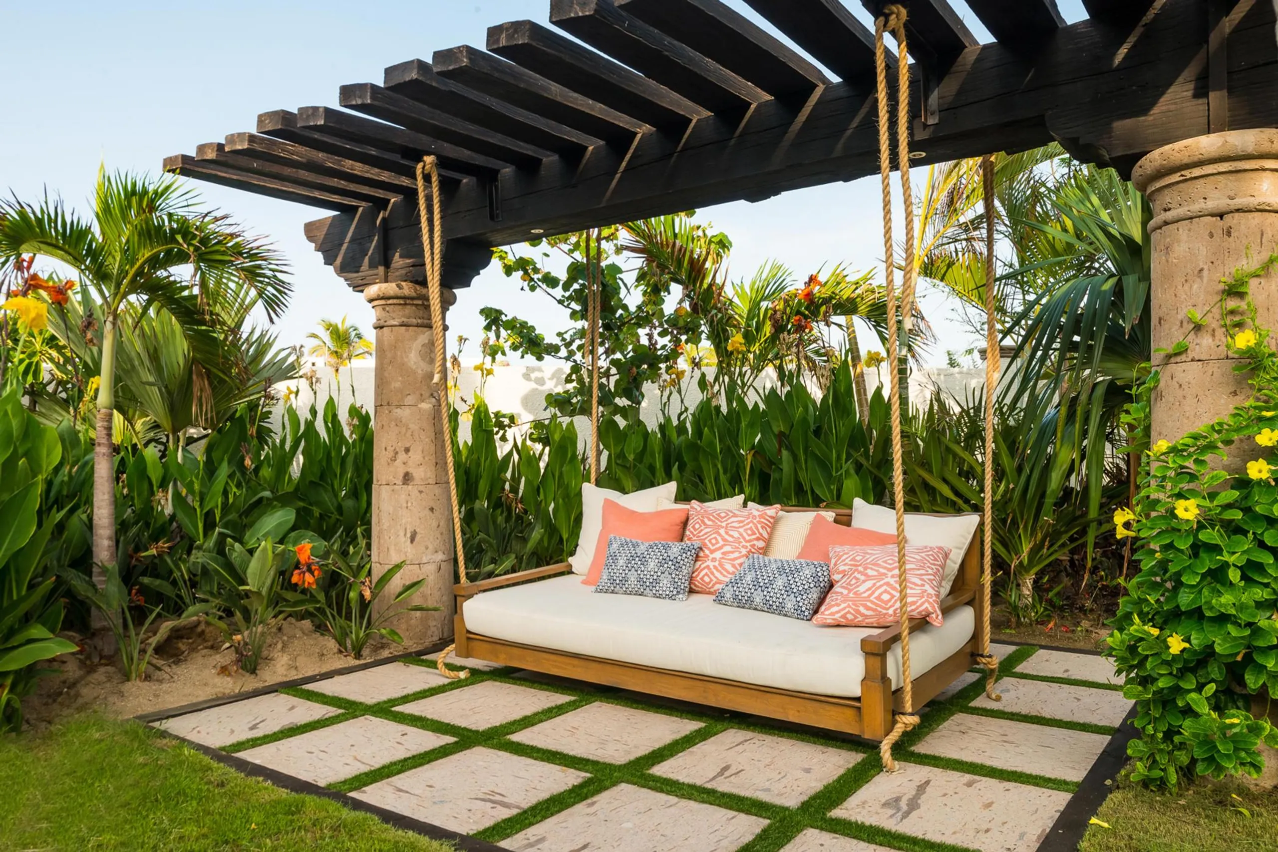 Playa Tortuga Beachfront Oasis Estate with Pool and Amazing Views — photograph 6