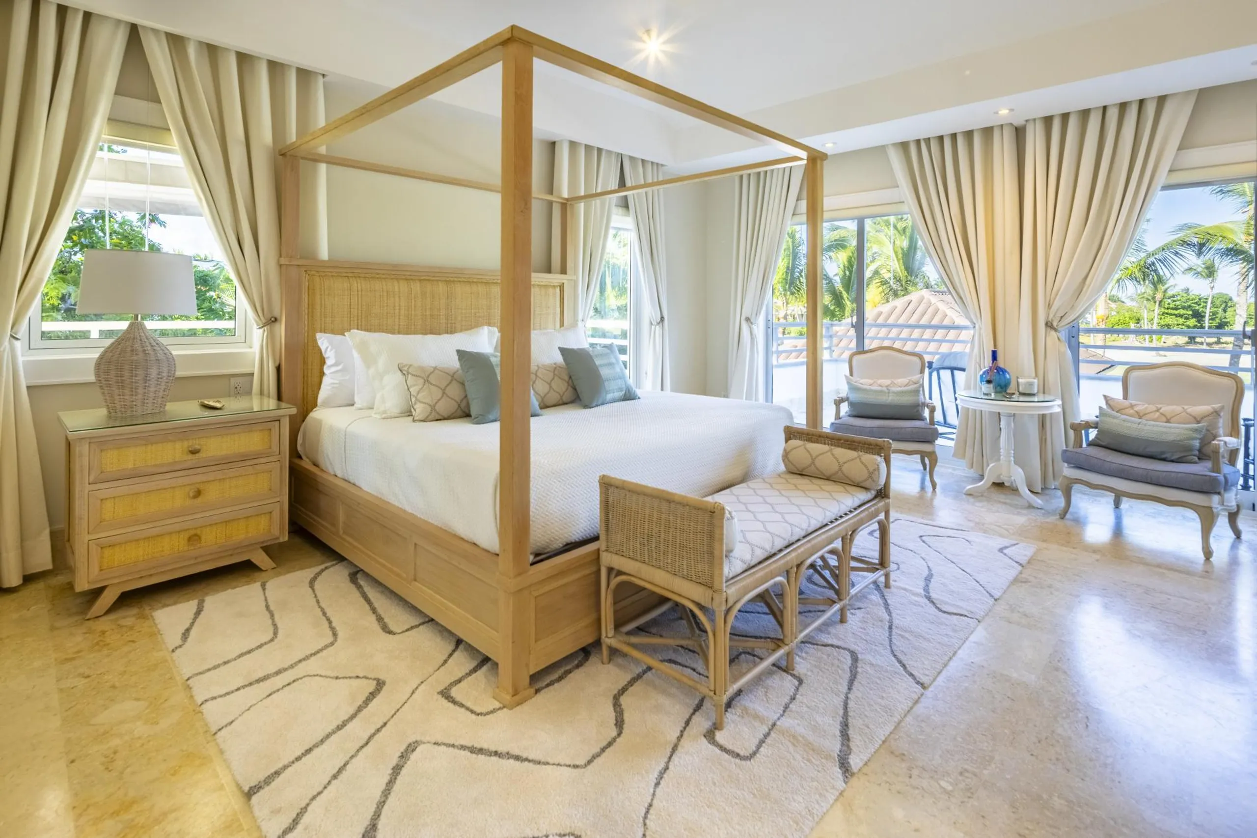 Serene Villa with Private Pool and Golf Course Views — photograph 9