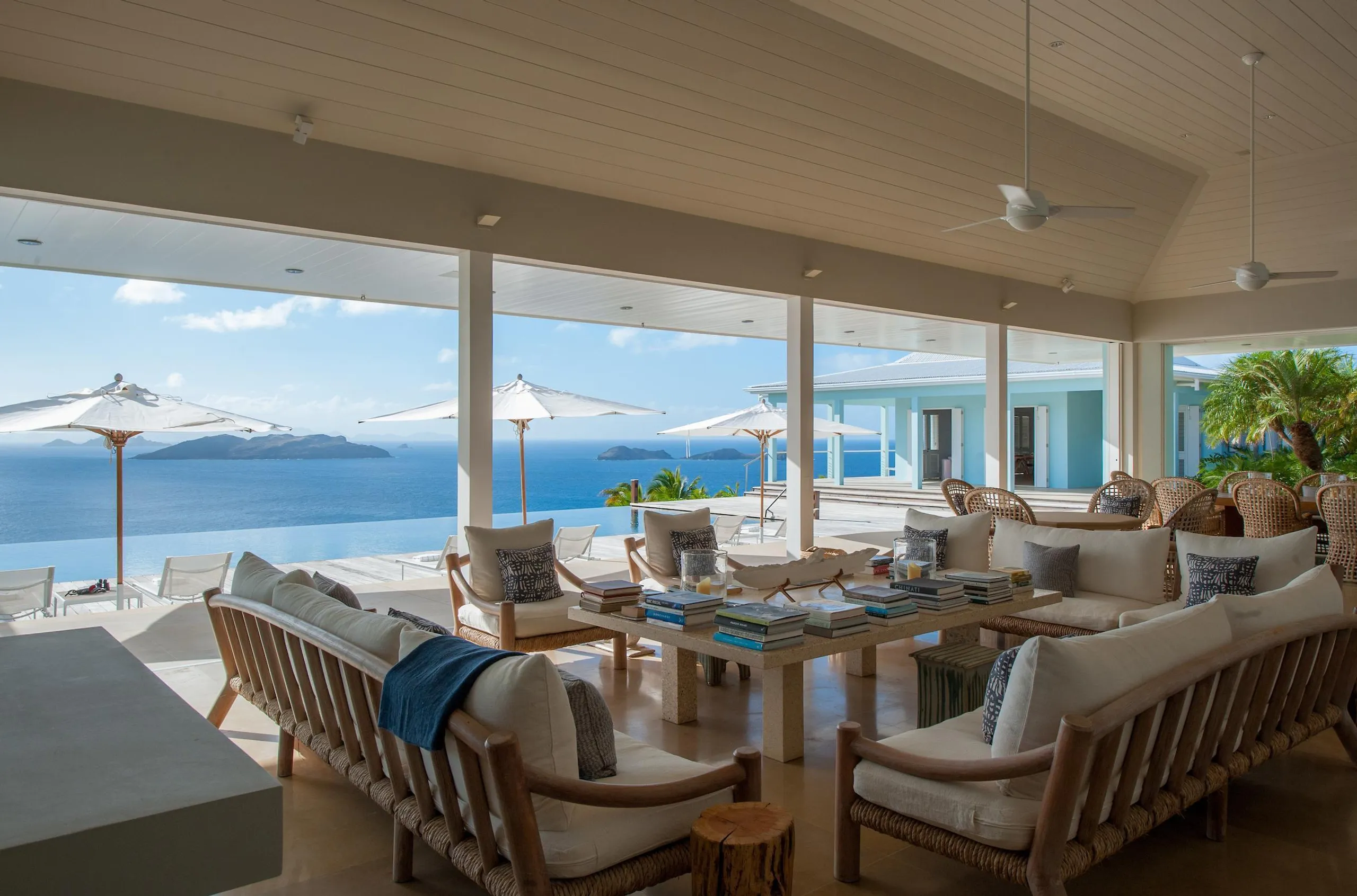 Classical Ocean View Villa with Infinity Pool and Sweeping Ocean Views — photograph 7