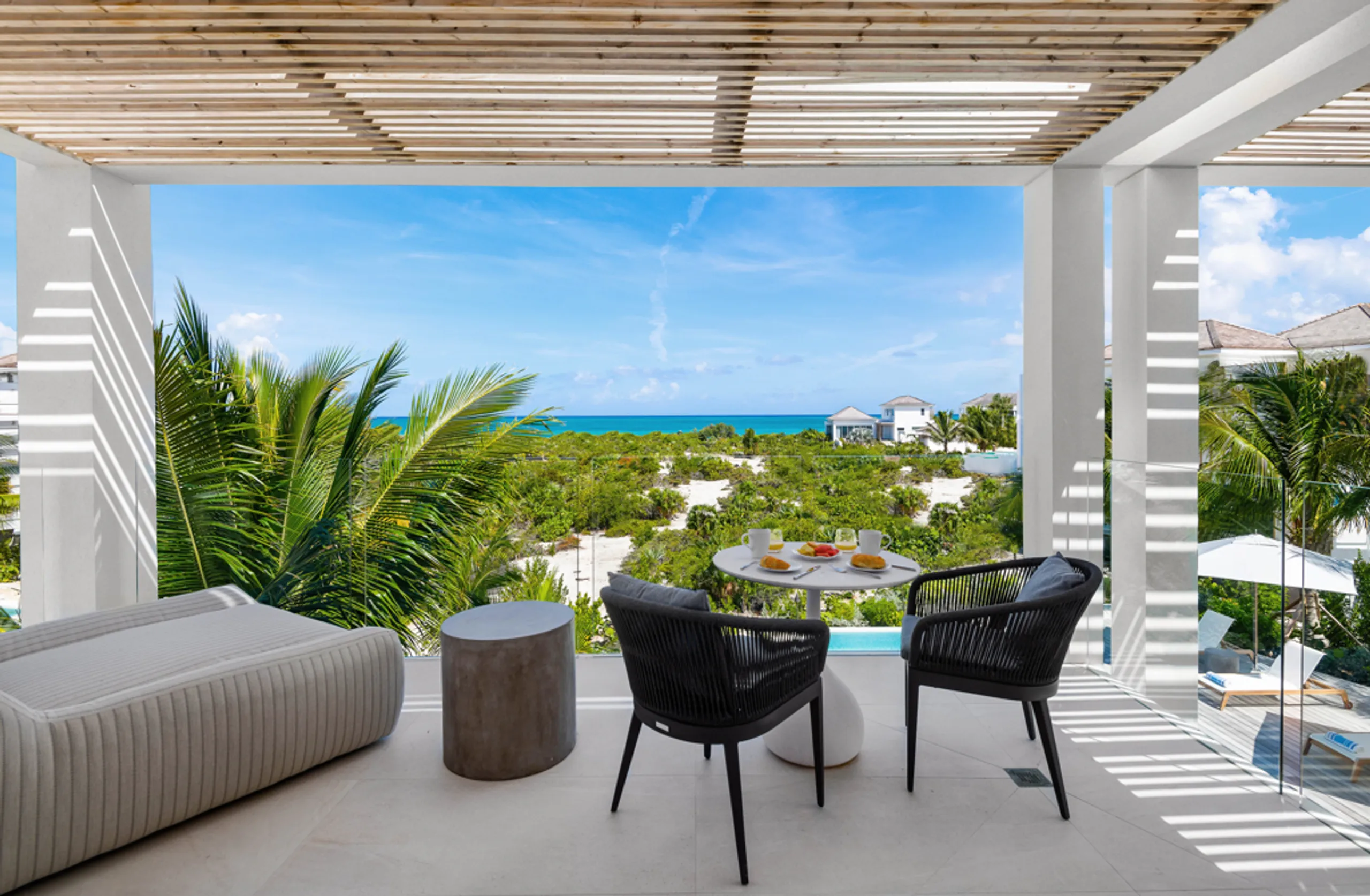 Grace Bay Contemporary Estate with Infinity Pool and Stunning Views — photograph 12