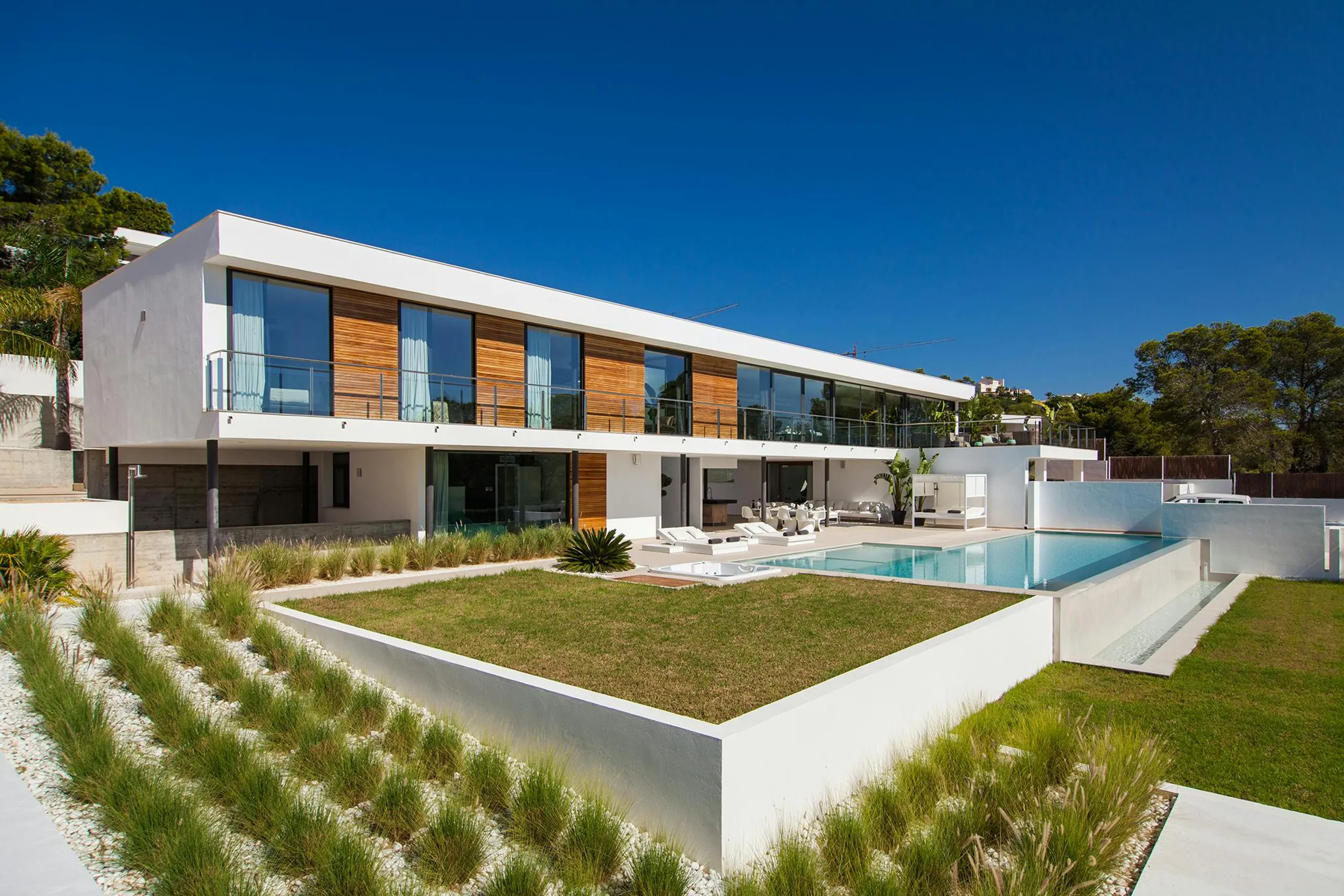 Grandiose Ibiza Estate with Private Pool and Panoramic Ocean Views — photograph 10