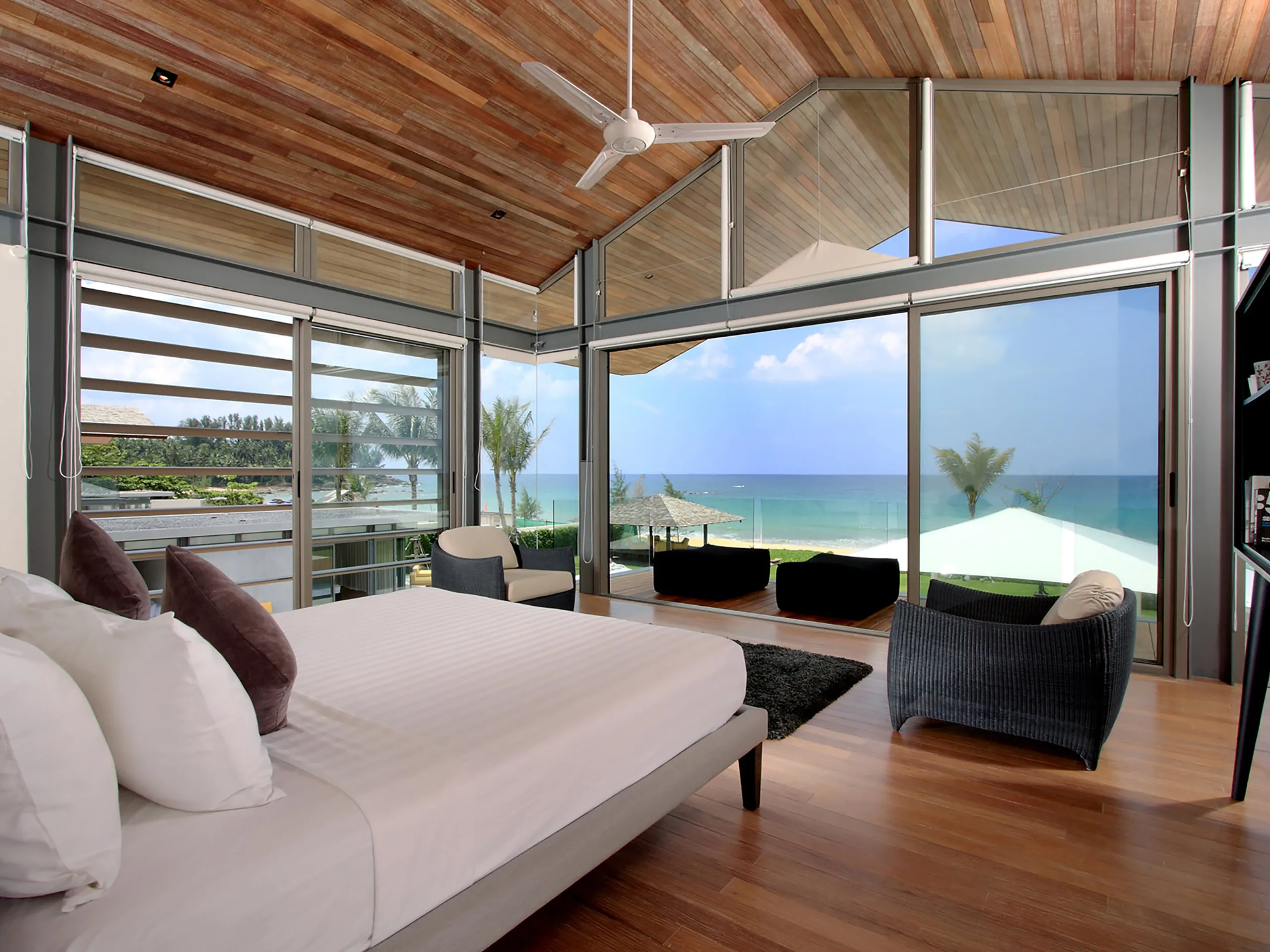 Rejuvenating Tropical Retreat with Stunning Views — photograph 11