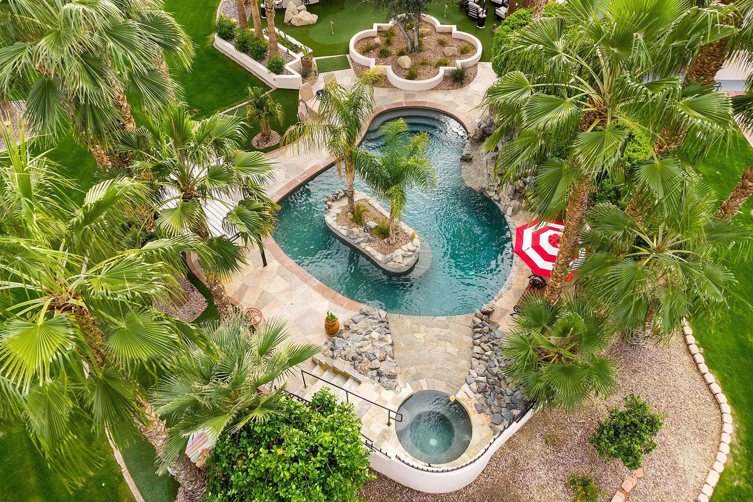 Regal Resort-Style Villa with Tropical Pool and Cabana — photograph 3