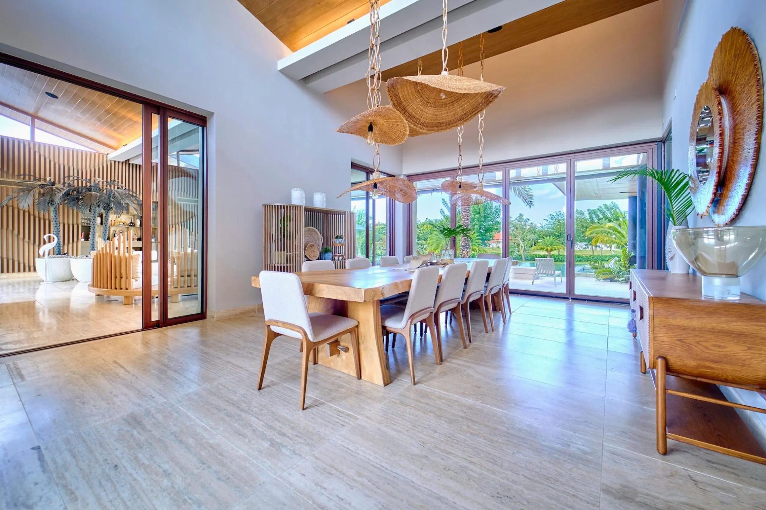 Pristine Palm West Villa with Luxury Amenities — photograph 12