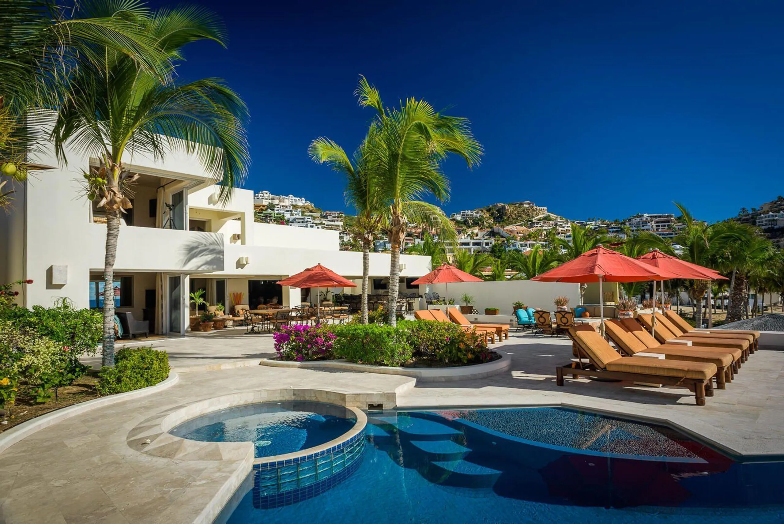 Contemporary Pedregal Estate with Infinity Pool and Ocean Views — photograph 5