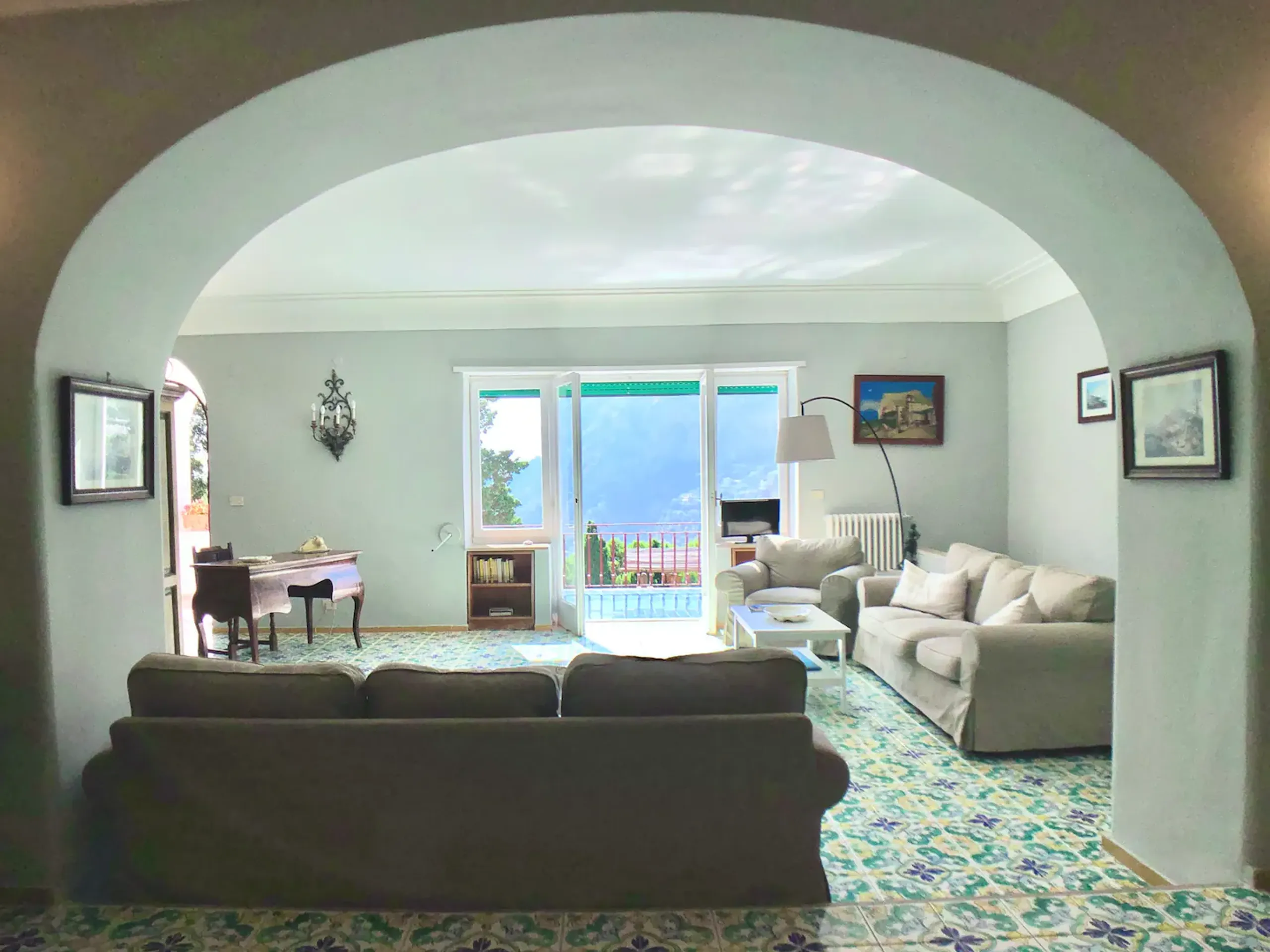 Tranquil Villa in Capri with Pool and Scenic Views — photograph 8