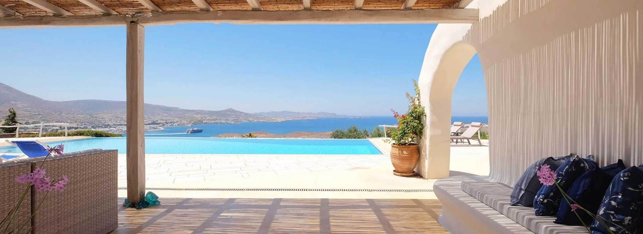 Prestige Oasis Villa with Private Infinity Pool and Traditional Cycladic Style with Modern Architectural Elements — photograph 7