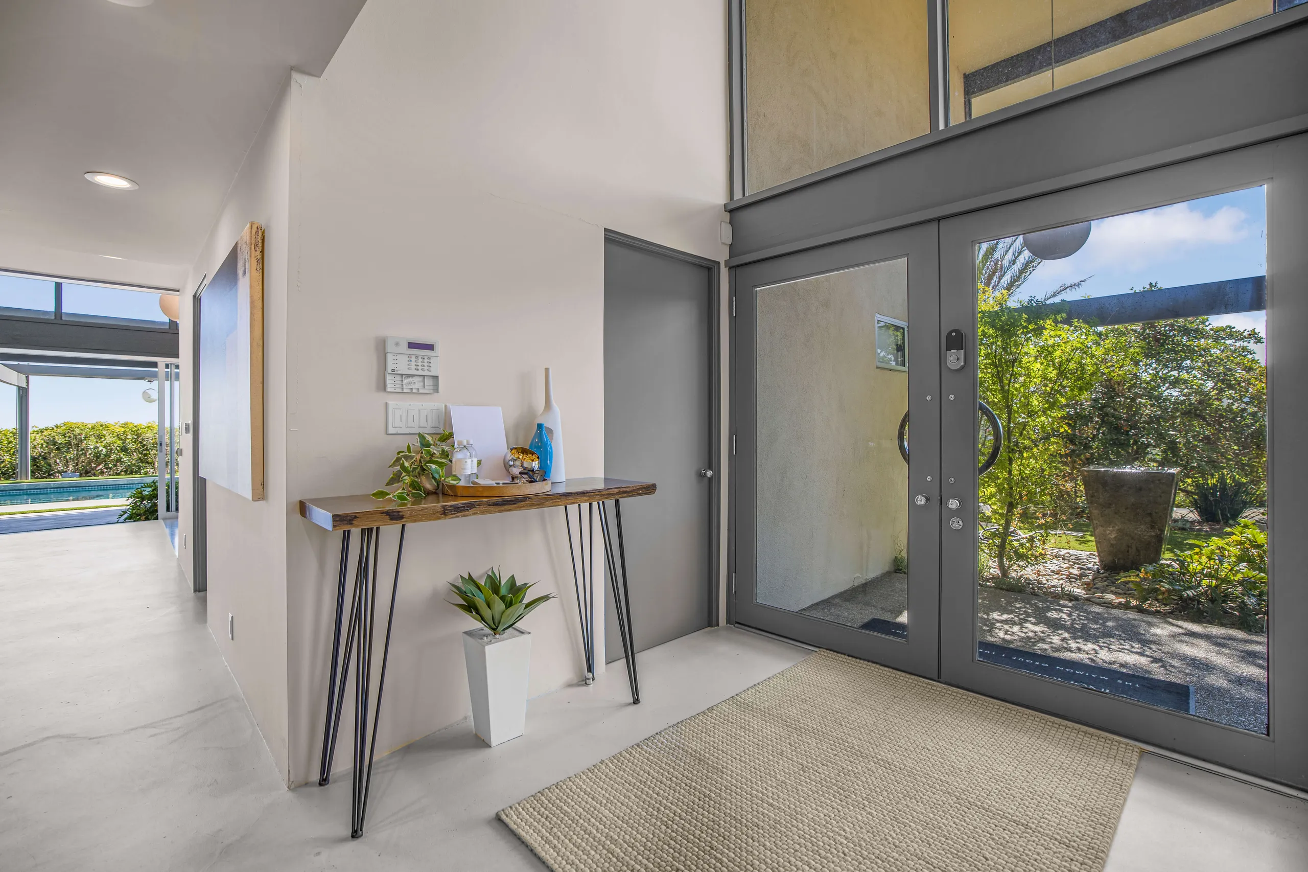 Stylish Hollywood Hills Retreat with Pool, Open-Concept Design, & 360° Rooftop Views — photograph 8
