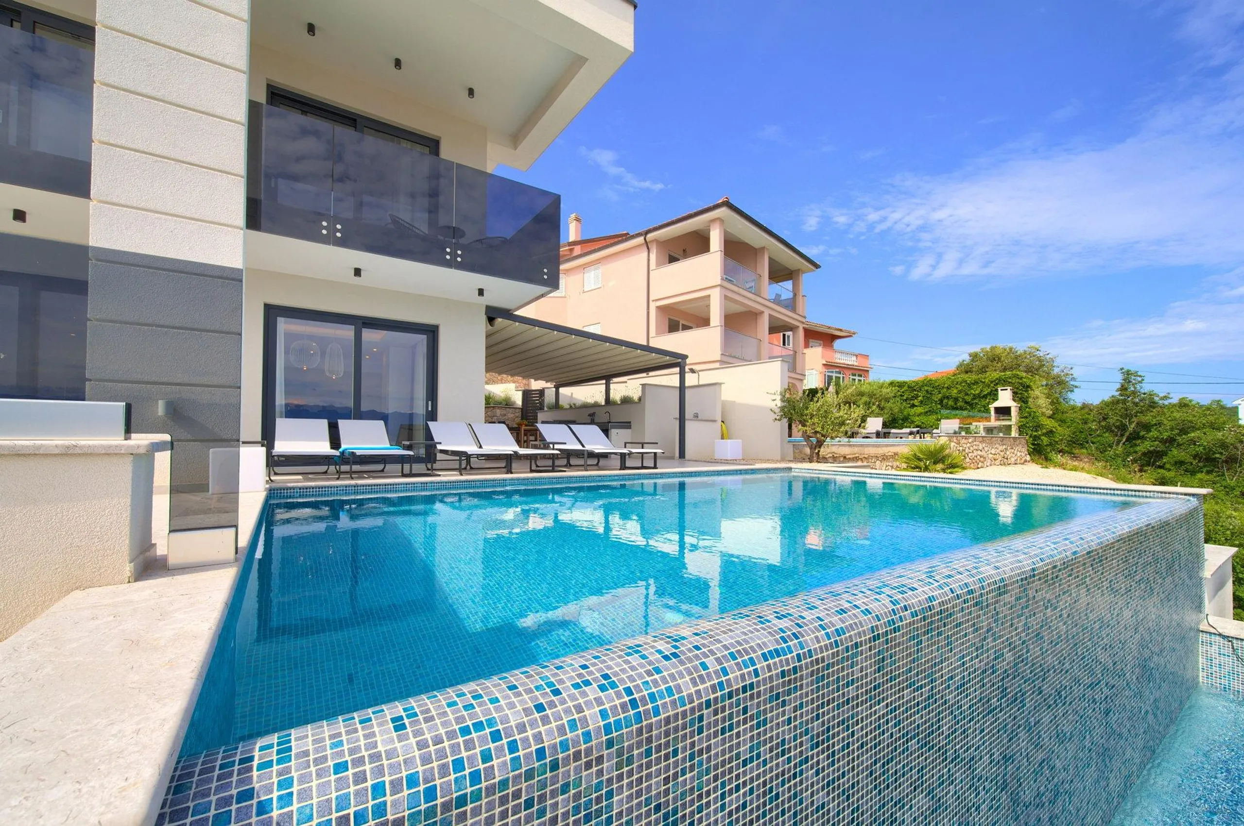 Prestige Oasis Villa with Private Pool and Sea Views — photograph 5