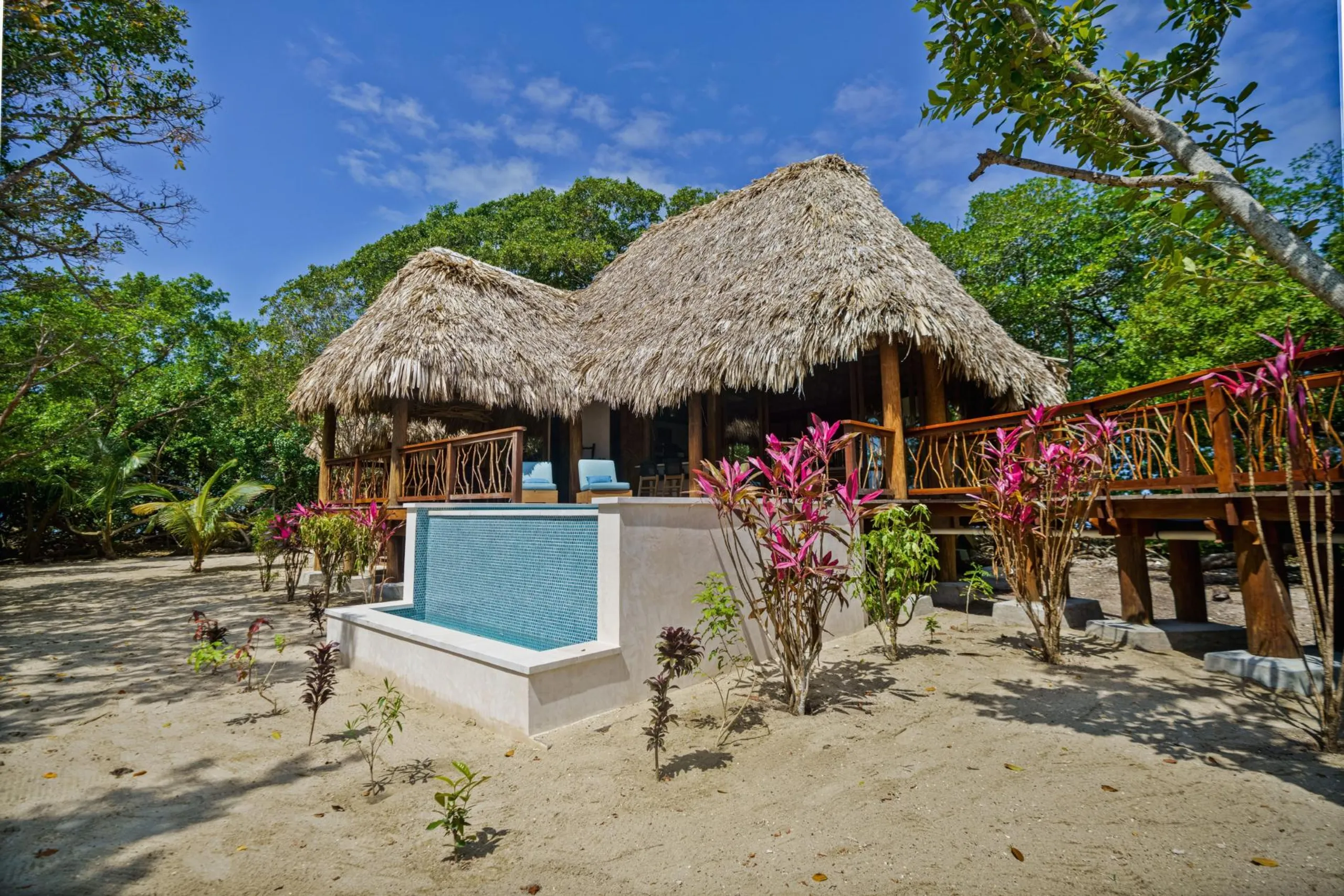 Ultra-Private Belize Island Villa with Pool, Reef Views & All-Inclusive Services — photograph 9